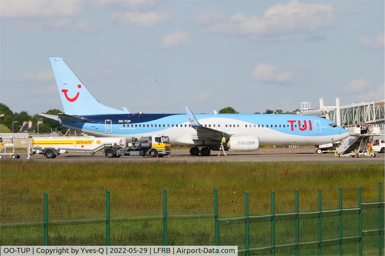 OO-TUP, 2004 Boeing 737-85P C/N 33974, Boeing 737-85P, Refueling, Brest-Bretagne airport (LFRB-BES)