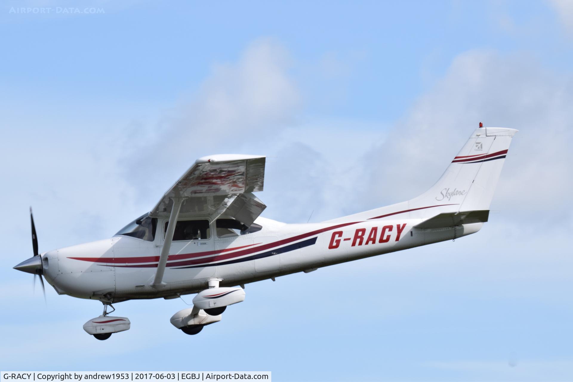 G-RACY, 1999 Cessna 182S Skylane C/N 18280588, G-RACY at Gloucestershire Airport.