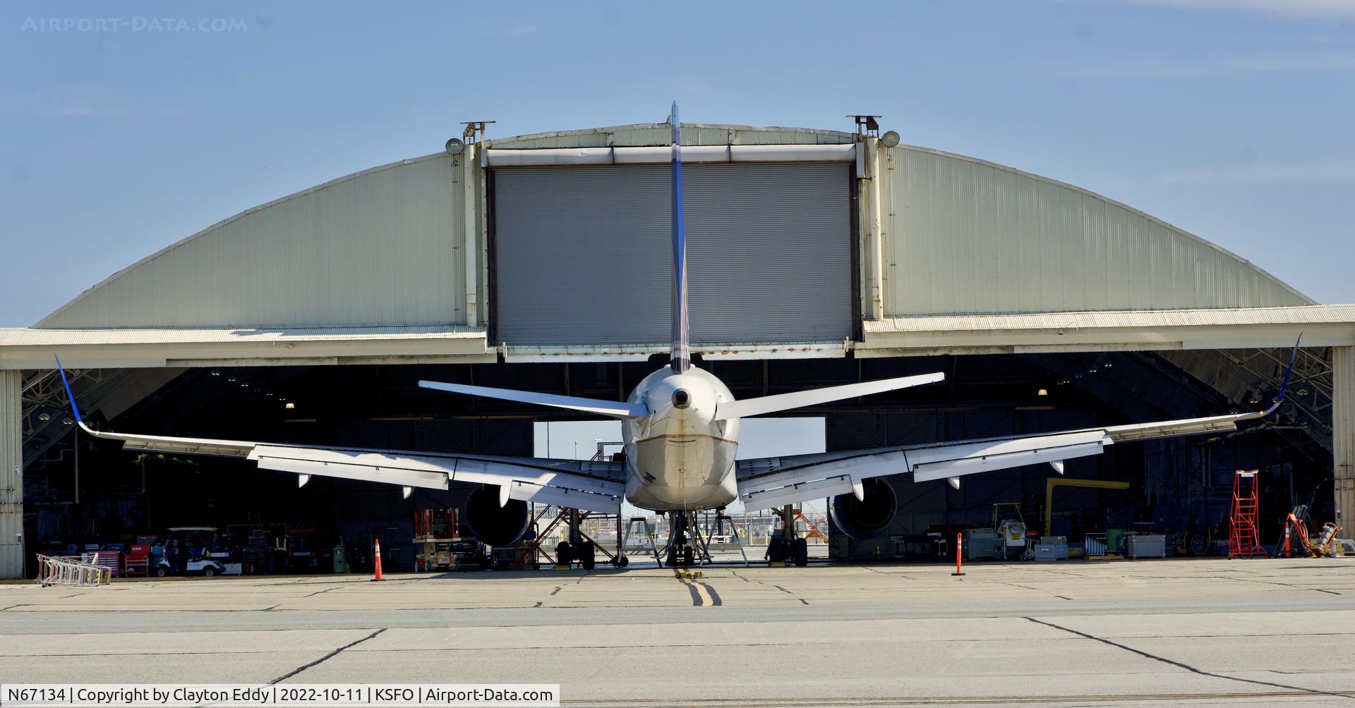 N67134, 1999 Boeing 757-224 C/N 29283, SFO 2022.