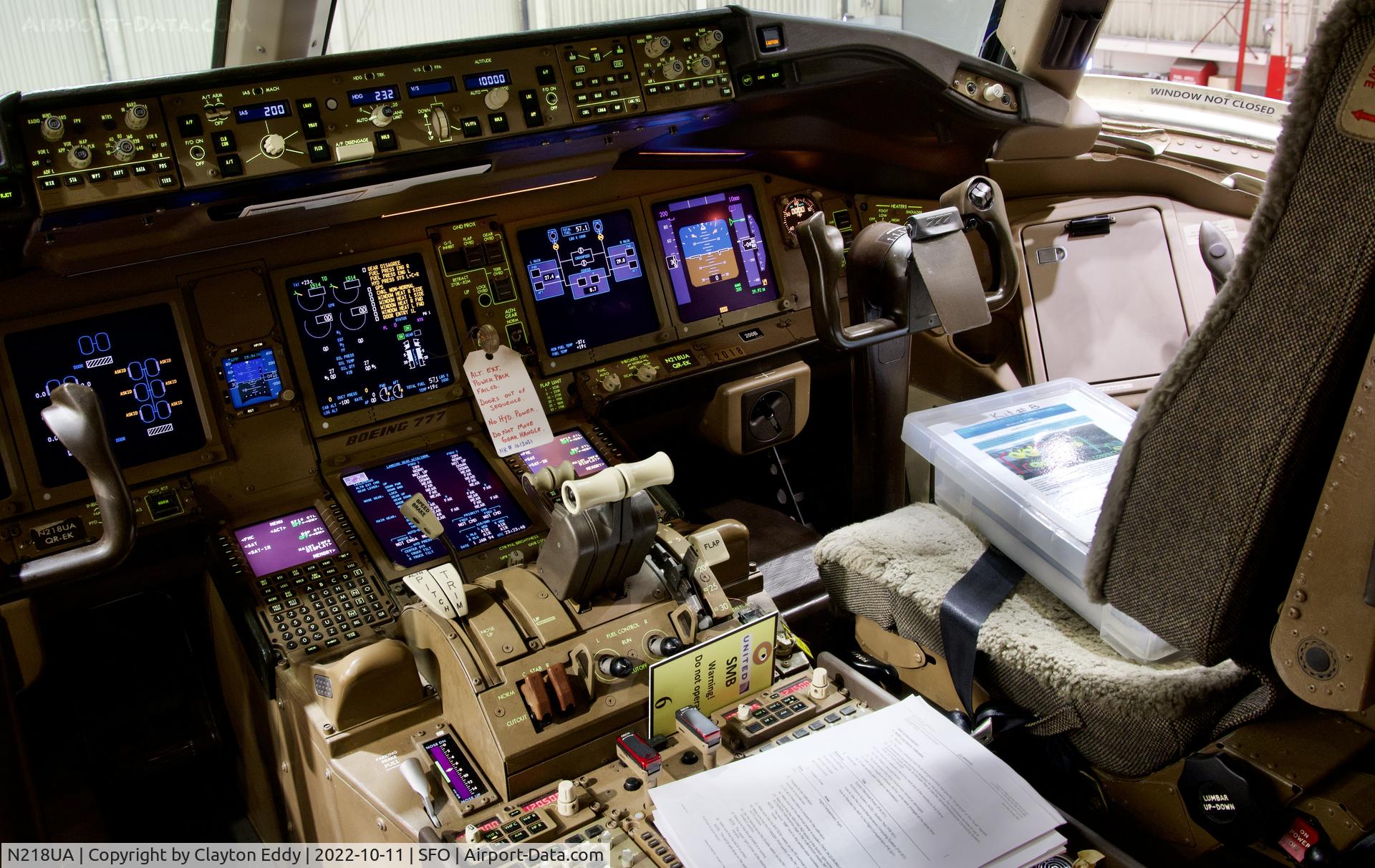 N218UA, 2001 Boeing 777-222 C/N 30222, Gear change. SFO 2022.