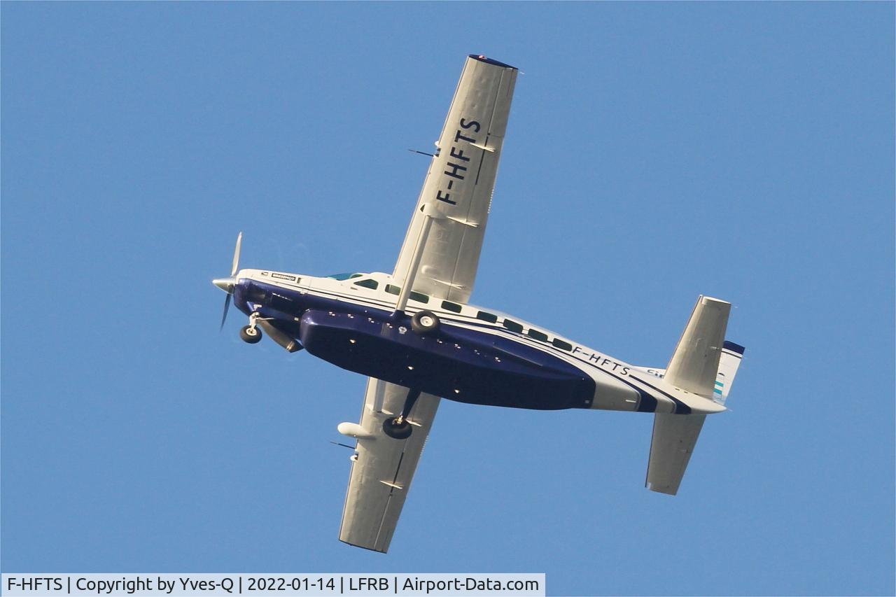 F-HFTS, 2016 Cessna 208B Grand Caravan C/N 208B5265, Textron Aviation Inc. Grand Caravan 208B, Climbing from rwy 25L, Brest-Bretagne airport (LFRB-BES)