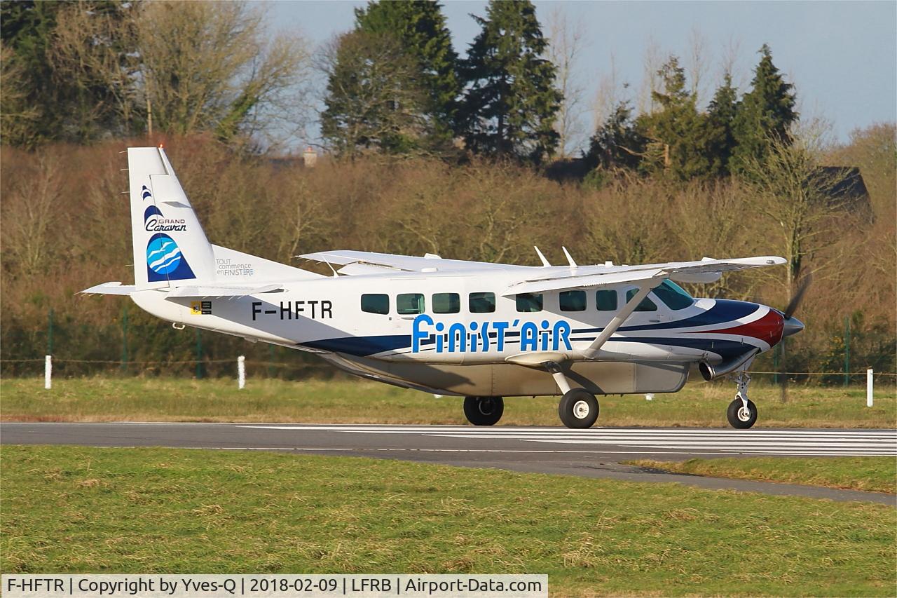 F-HFTR, 2008 Cessna 208B Grand Caravan C/N 208B-2041, Textron Aviation Inc. Grand Caravan 208B, Taxiing rwy 25L, Brest-Bretagne airport (LFRB-BES)