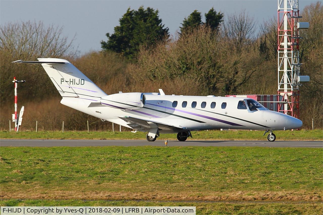 F-HIJD, 2010 Cessna 525A CitationJet CJ2+ C/N 525A-0462, Cessna CitationJet CJ2, Taxiing rwy 25L, Brest-Bretagne airport (LFRB-BES)