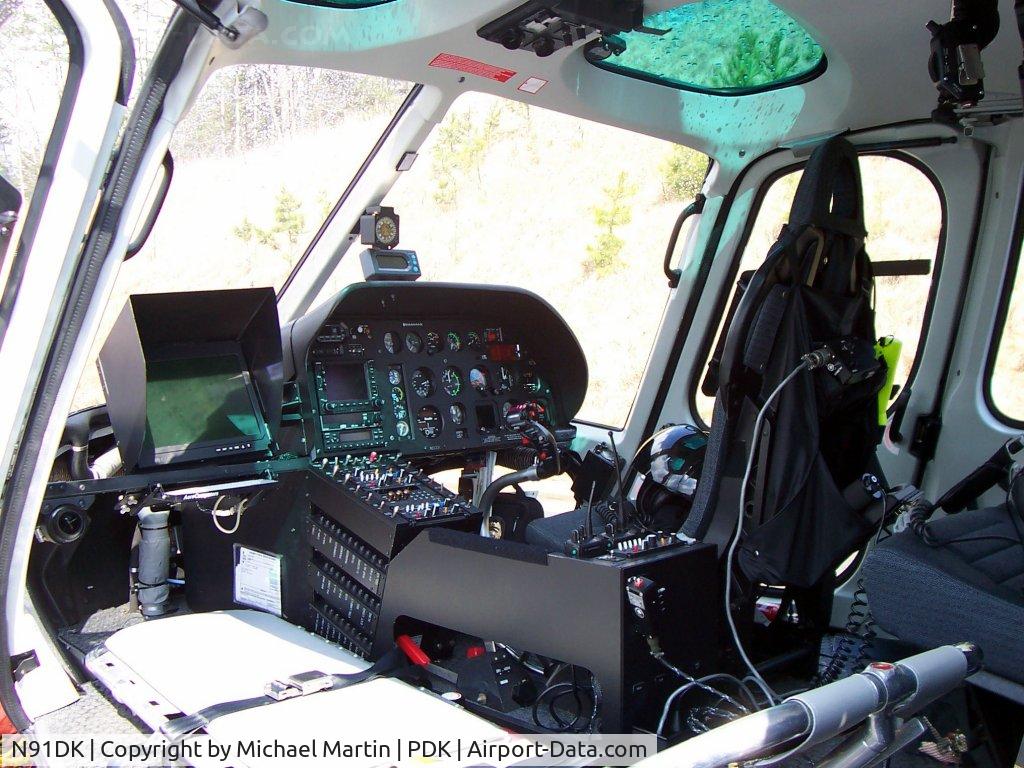 N91DK, Eurocopter AS-350B-2 Ecureuil C/N 3497, Interior view of DeKalb Police Eagle 1