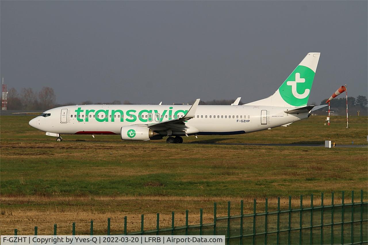 F-GZHT, 2015 Boeing 737-85R C/N 41332/5392, Boeing 737-85R, Taxiing to rwy 25L, Brest-Bretagne airport (LFRB-BES)