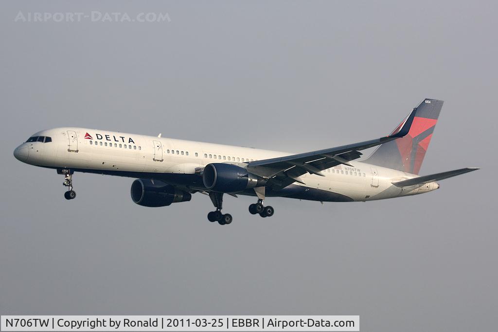 N706TW, 1997 Boeing 757-2Q8 C/N 28165, at bru