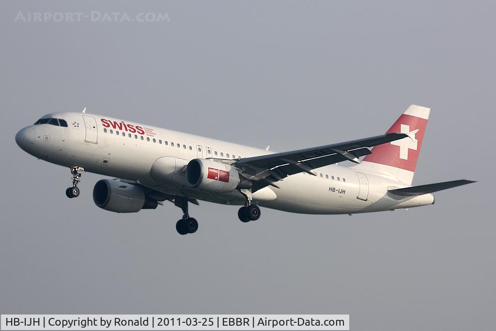 HB-IJH, 1996 Airbus A320-214 C/N 574, at bru