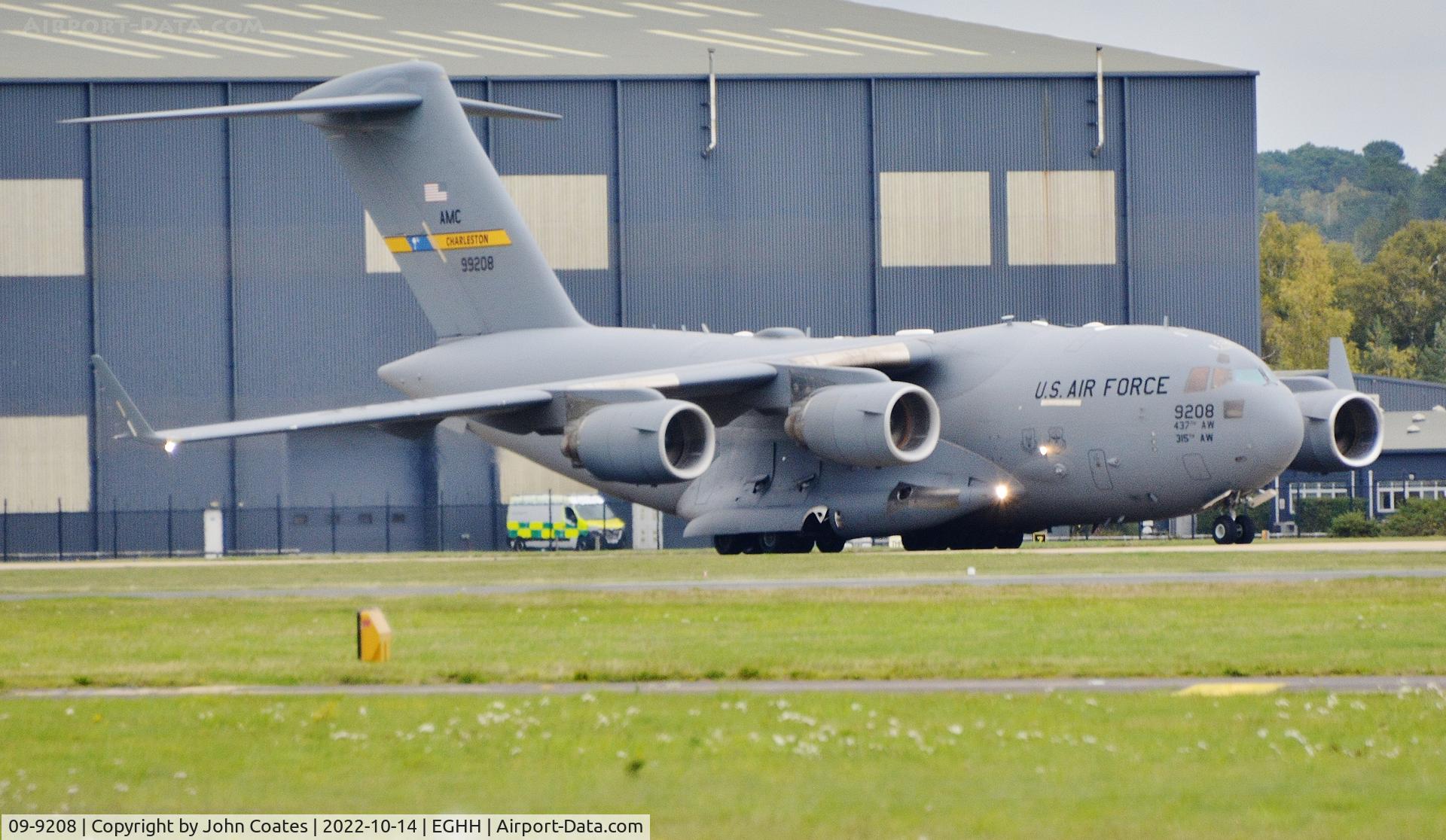 09-9208, 2009 Boeing C-17A Globemaster III C/N P-208, Taxiing to depart