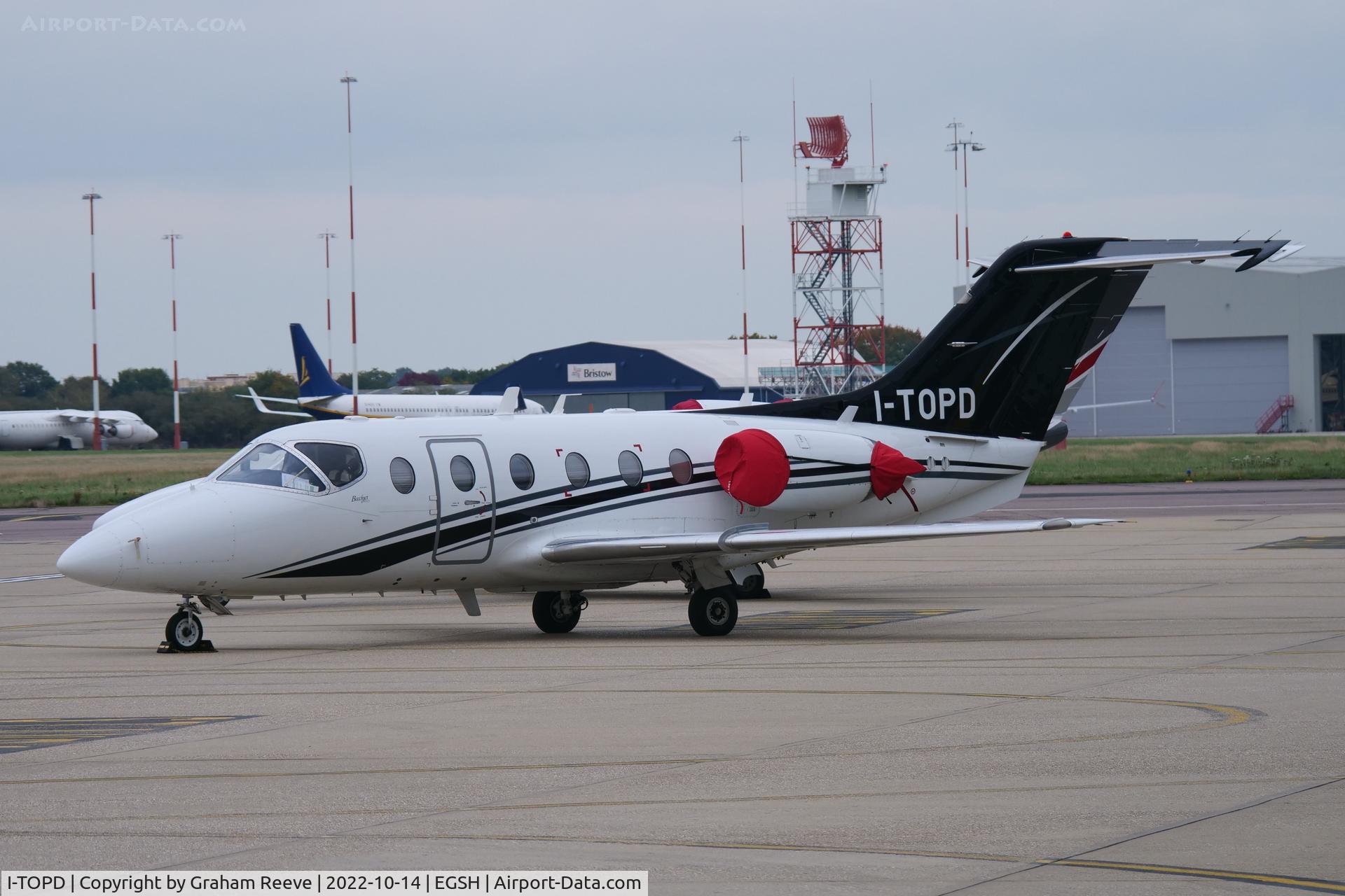 I-TOPD, 1997 Beech 400A Beechjet C/N RK-163, Parked at Norwich.
