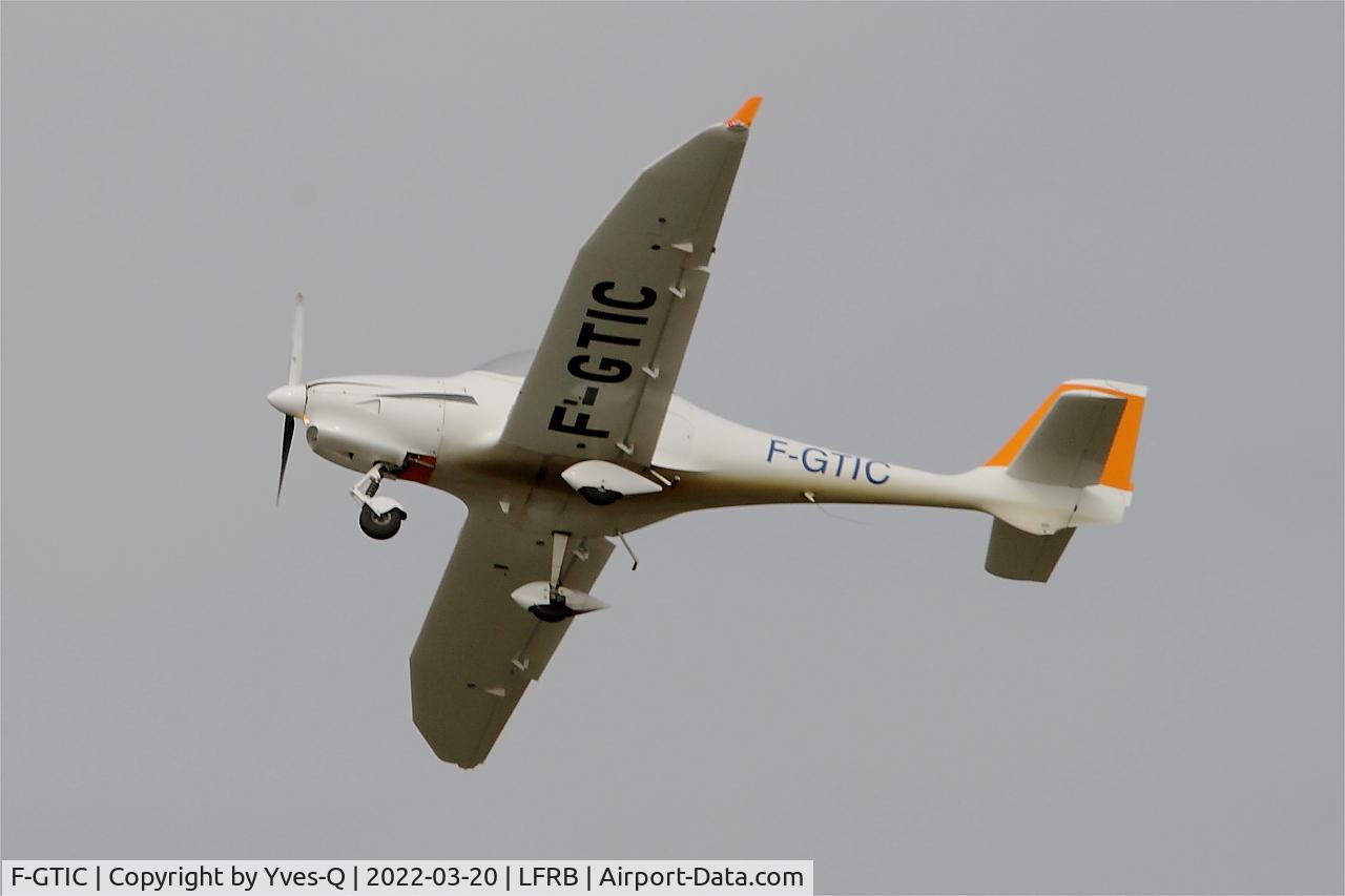 F-GTIC, 2003 Aquila A210 (AT01) C/N AT01-133, Aquila A210 (AT01), Take off rwy 25L, Brest-Bretagne airport (LFRB-BES)
