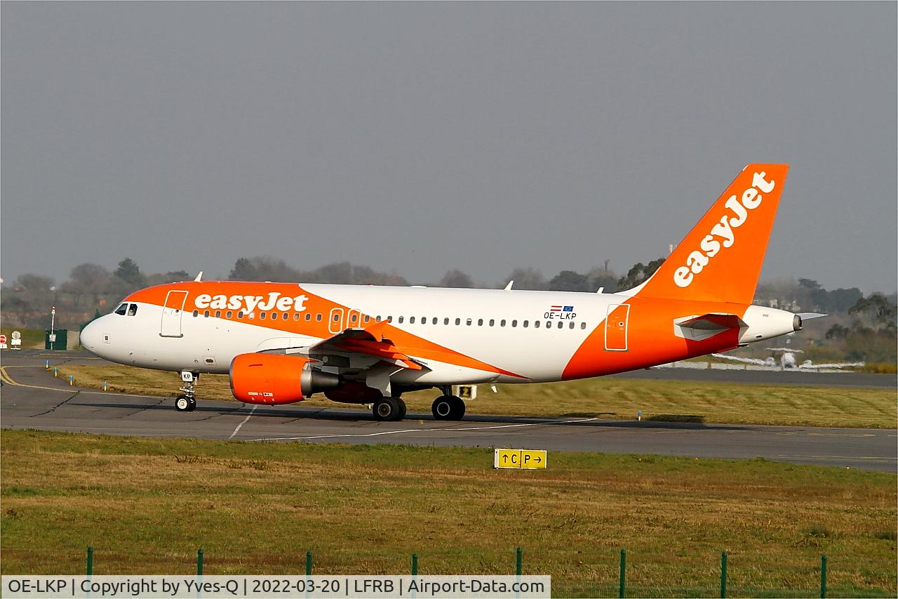 OE-LKP, 2008 Airbus A319-111 C/N 3702, Airbus A319-111, Taxiing  to rwy 25L, Brest-Bretagne airport (LFRB-BES)