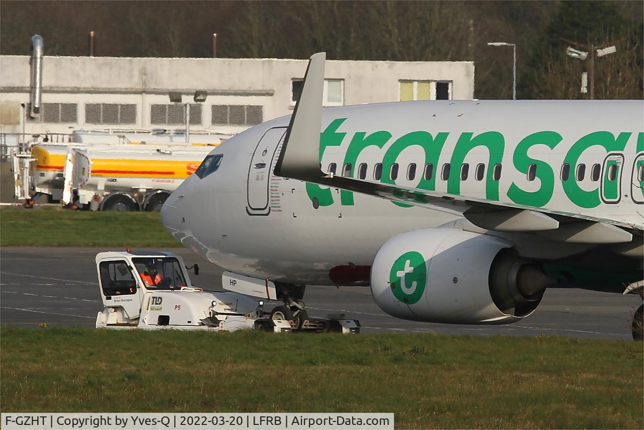 F-GZHT, 2015 Boeing 737-85R C/N 41332/5392, Boeing 737-85R, Push back, Brest-Bretagne airport (LFRB-BES)