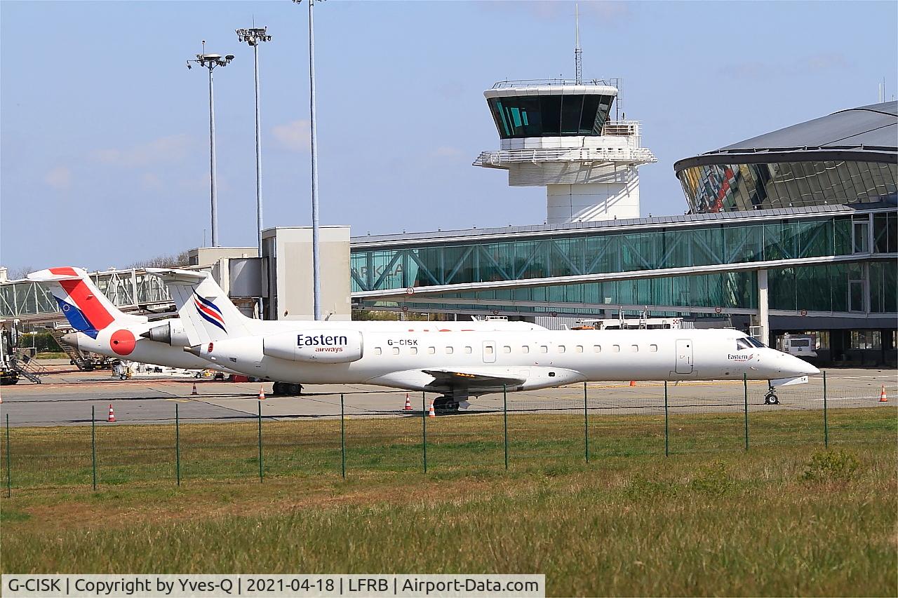 G-CISK, 2002 Embraer EMB-145LU (ERJ-145LU) C/N 145570, Embraer EMB-145LU, Boarding area, Brest-Bretagne airport (LFRB-BES)