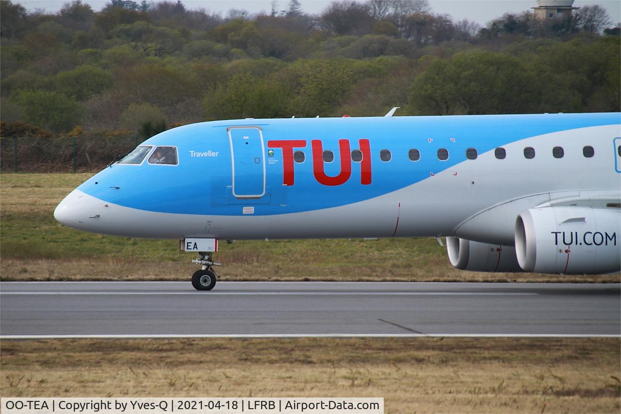 OO-TEA, 2014 Embraer 190LR (ERJ-190-100LR) C/N 19000665, Embraer 190LR, Taxiing rwy 07R, Brest-Bretagne airport (LFRB-BES)