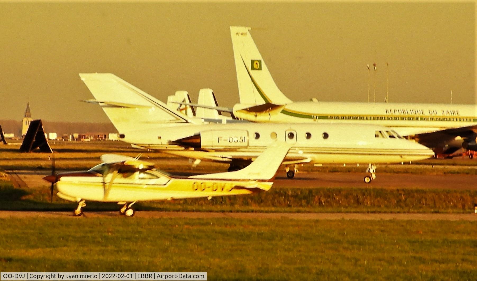 OO-DVJ, Cessna R182 Skylane RG C/N R18200142, Slide scan