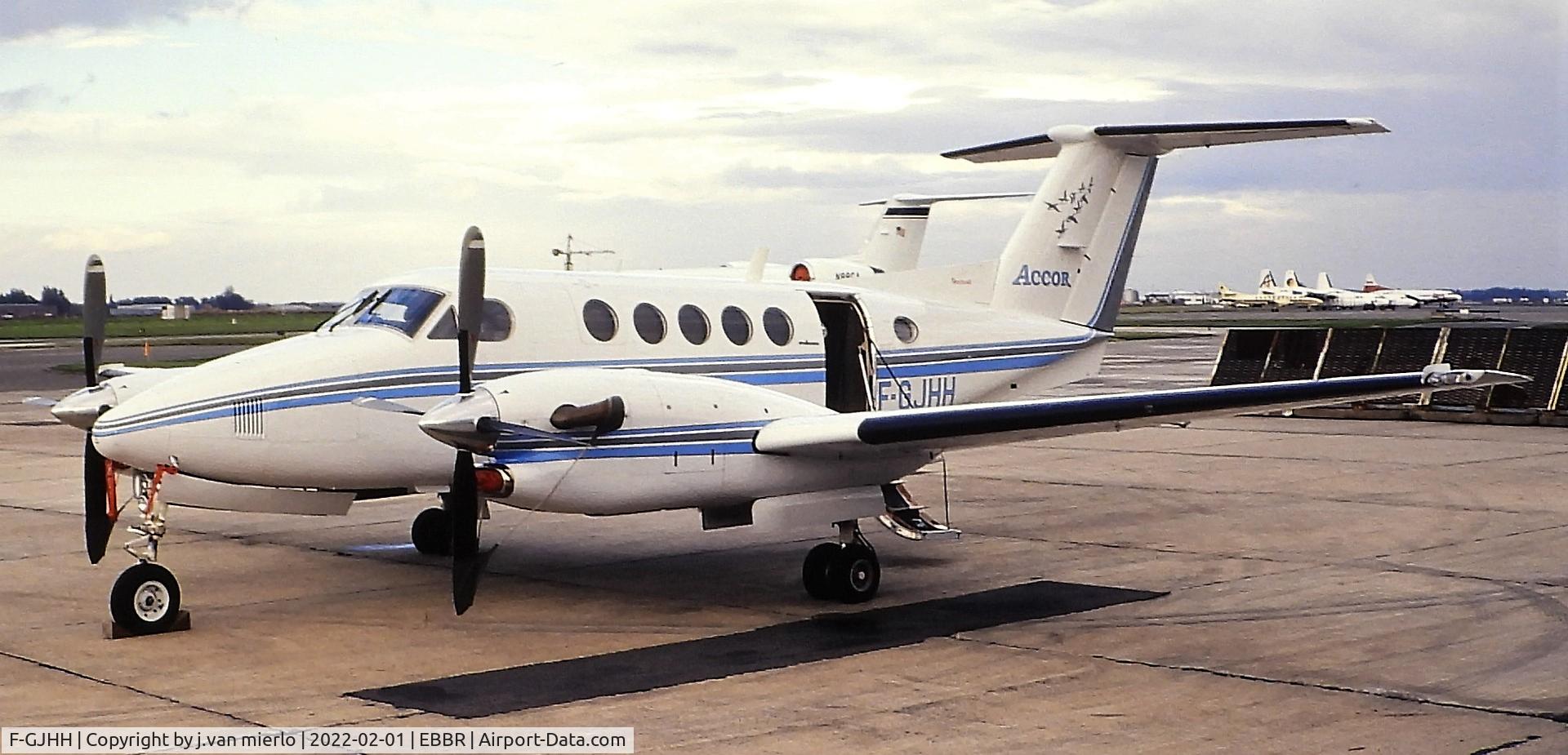 F-GJHH, 1987 Beech 300 C/N FA-112, Slide scan