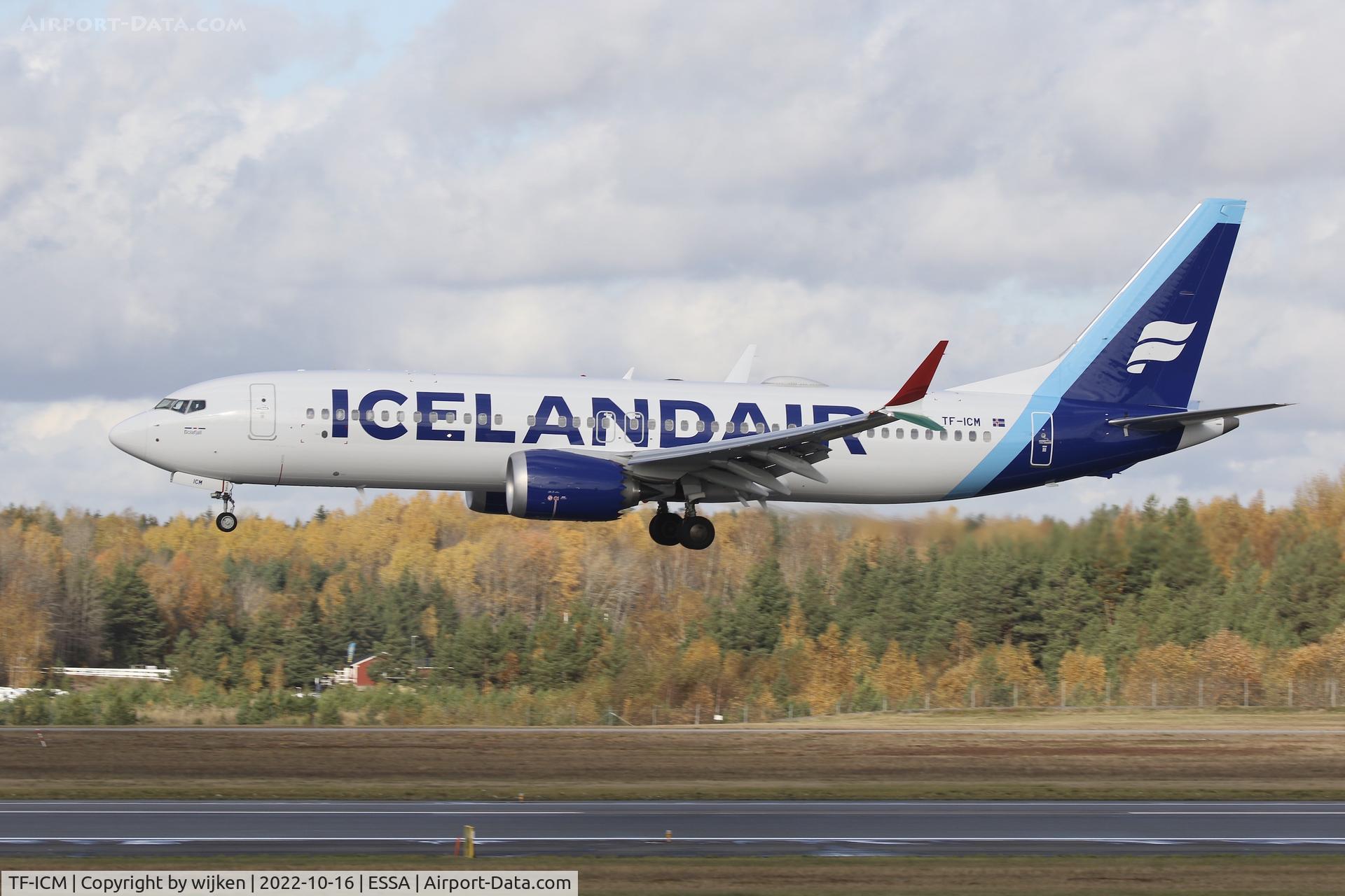 TF-ICM, 2019 Boeing 737-8 MAX C/N 60010, RWY 26