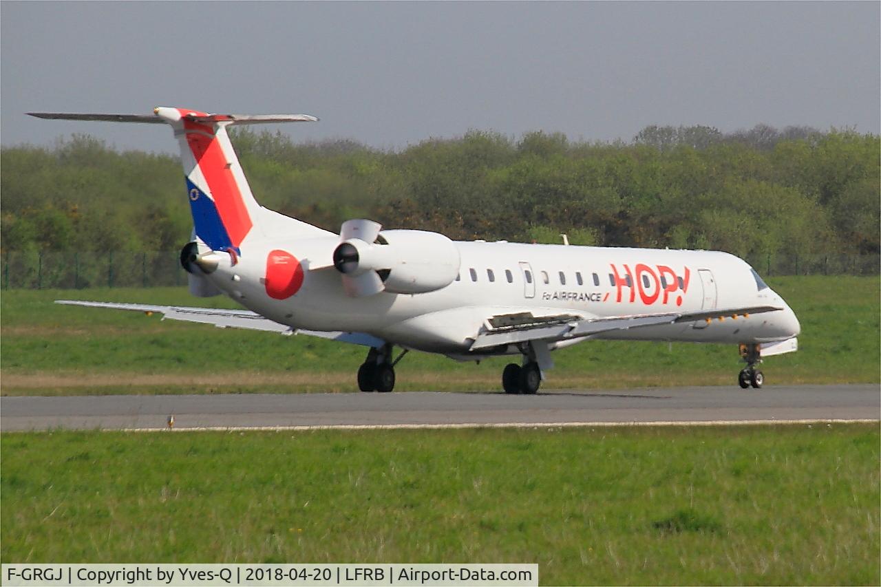 F-GRGJ, 1999 Embraer EMB-145EU (ERJ-145EU) C/N 145297, Embraer EMB-145EU, Reverse thrust landing rwy 07R, Brest-Bretagne airport (LFRB-BES)