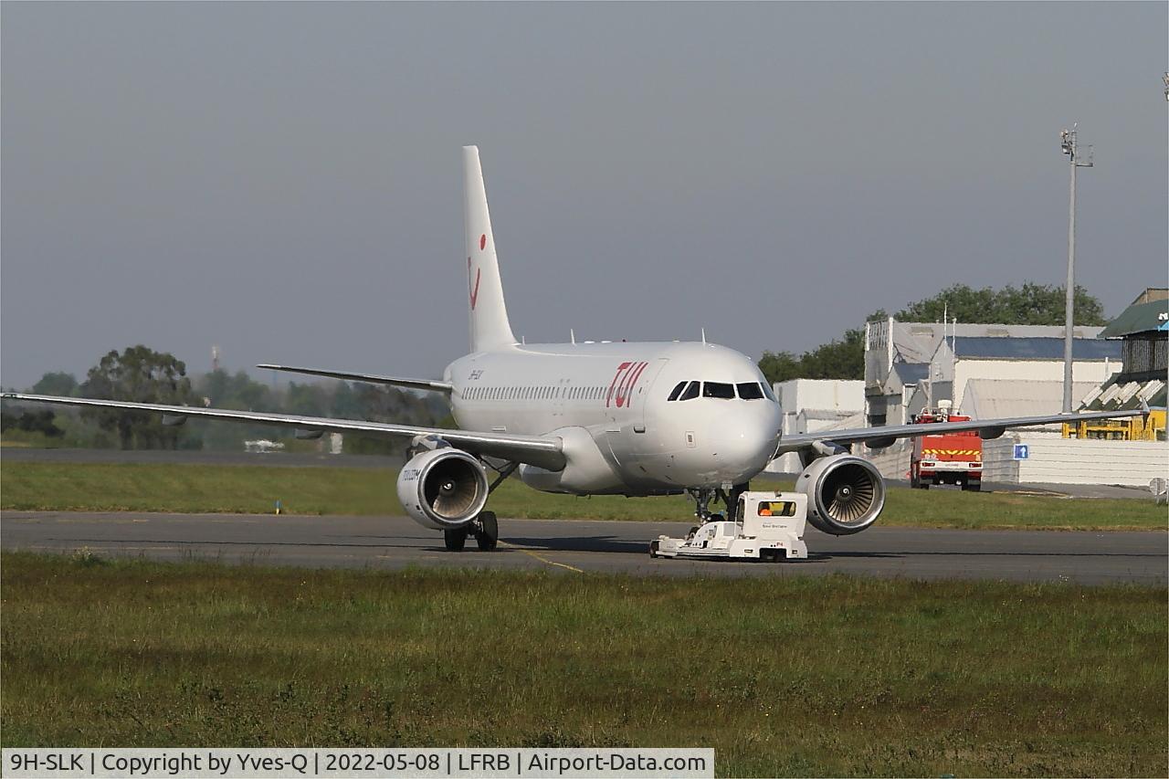 9H-SLK, 2002 Airbus A320-214 C/N 1725, Airbus A320-214, Push back, Brest-Bretagne Airport (LFRB-BES)
