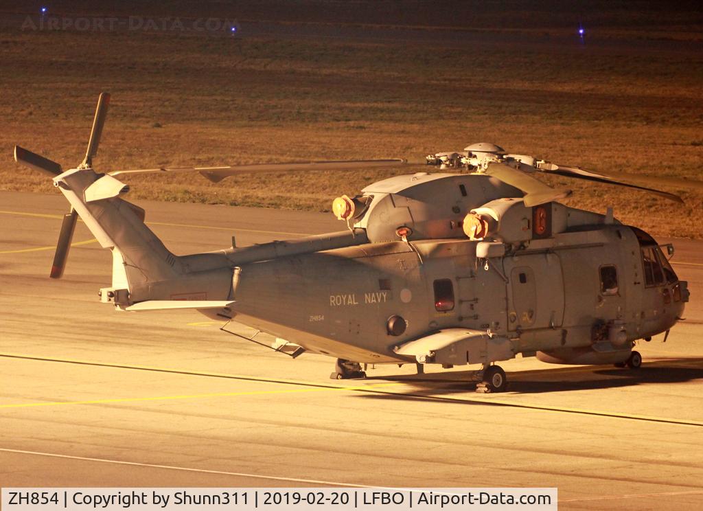 ZH854, AgustaWestland EH-101 Merlin HM1 (Mk111) C/N 50139/RN34, Night stop...