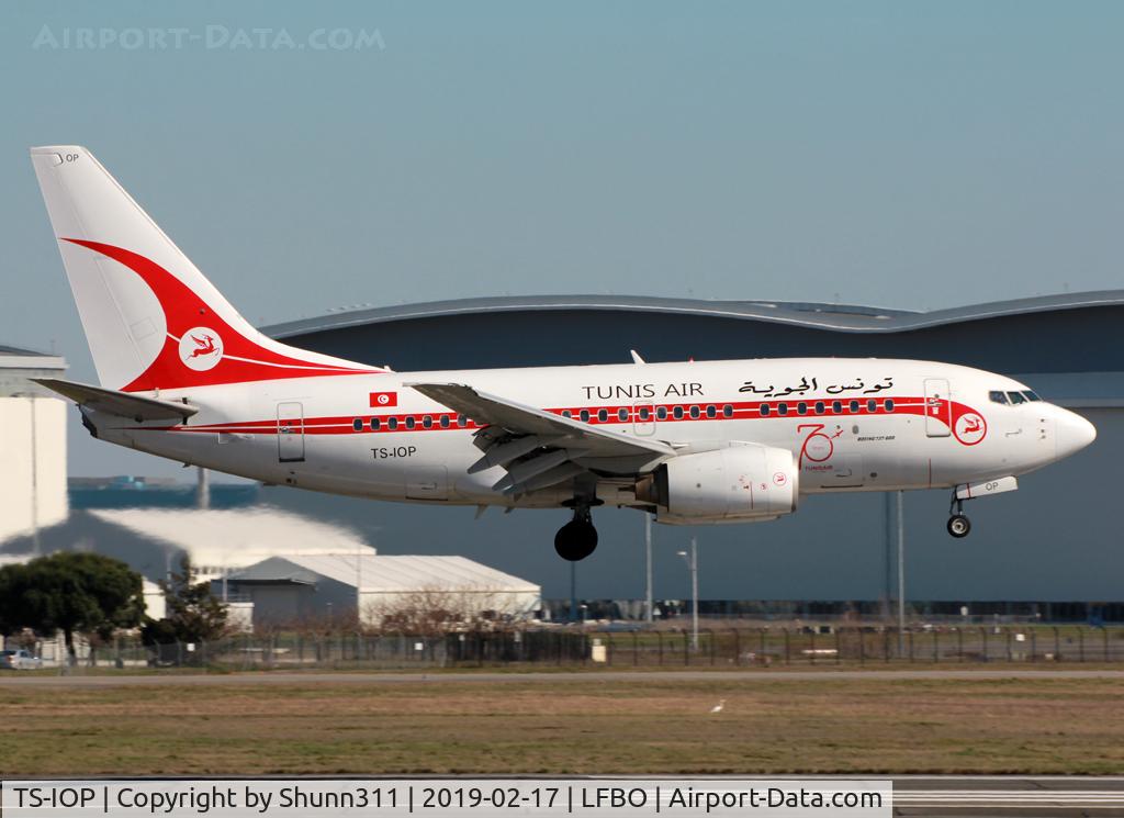 TS-IOP, 2000 Boeing 737-6H3 C/N 29500, Landing rwy 14R in Retro c/s