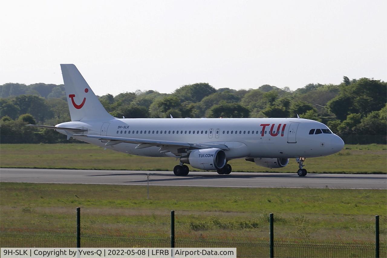 9H-SLK, 2002 Airbus A320-214 C/N 1725, Airbus A320-214, Take off run rwy 07R, Brest-Bretagne Airport (LFRB-BES)