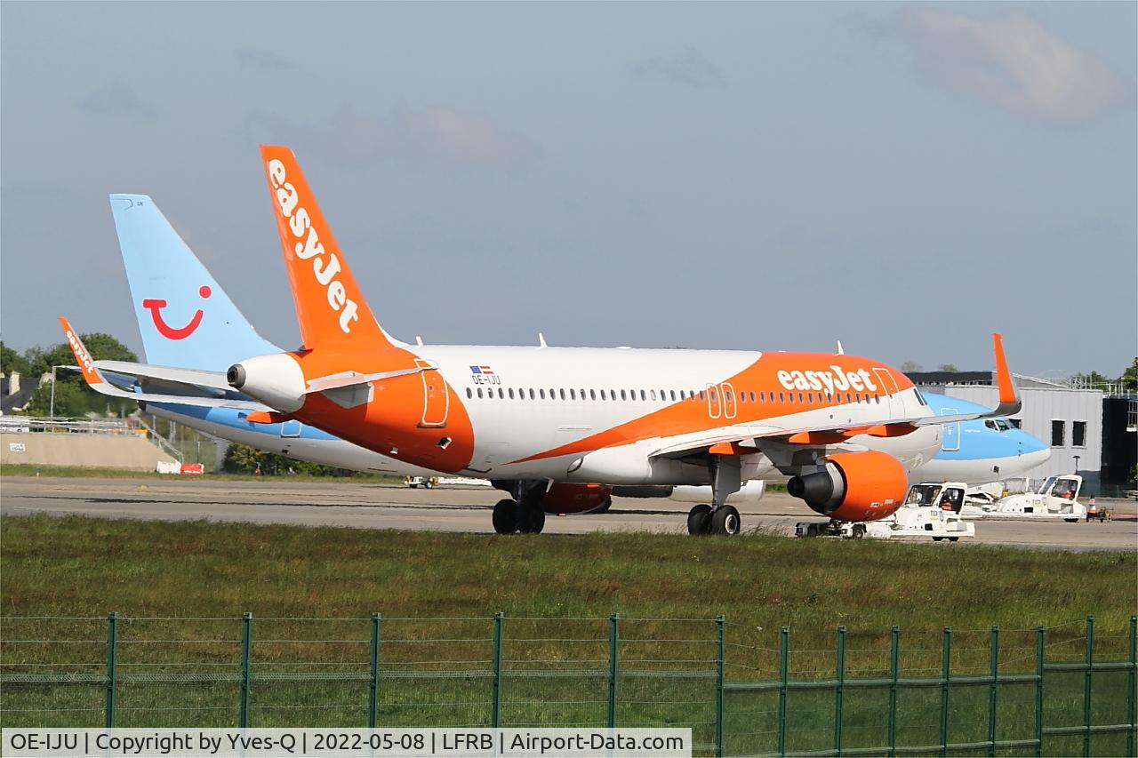 OE-IJU, 2016 Airbus A320-214 C/N 7460, Airbus A320-214, Push back, Brest-Bretagne Airport (LFRB-BES)