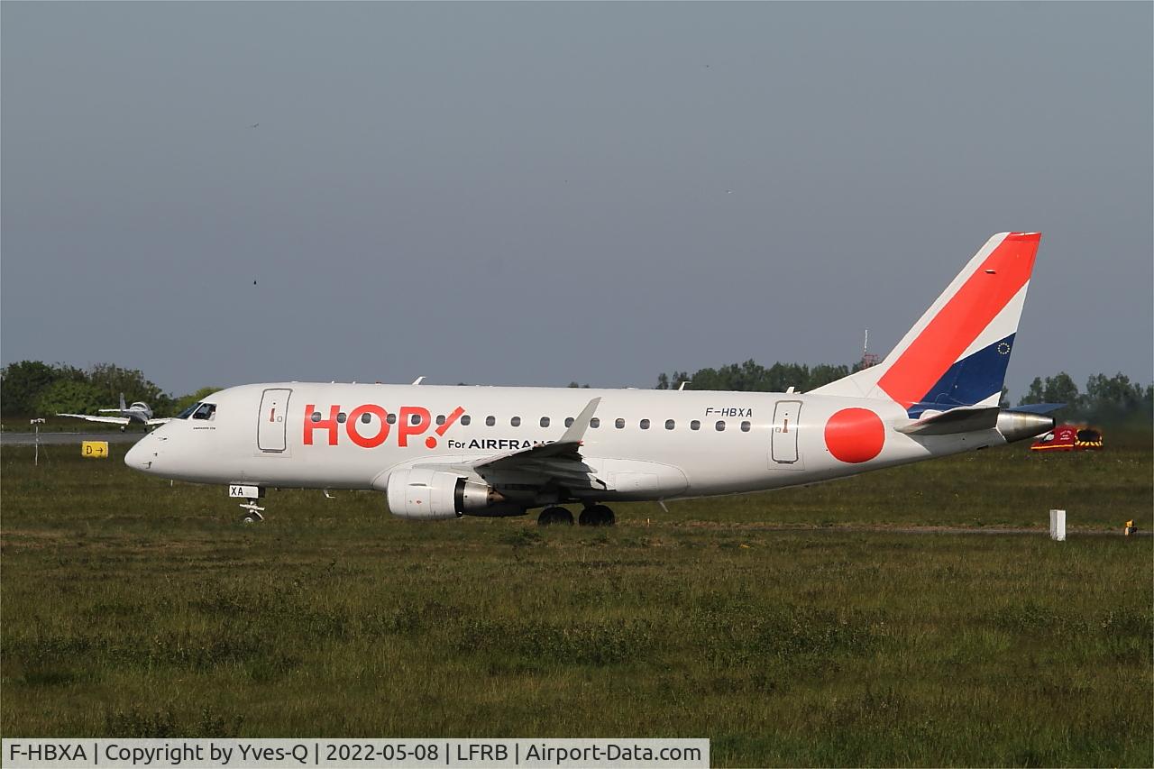 F-HBXA, 2008 Embraer 170LR (ERJ-170-100LR) C/N 17000237, Embraer 170LR, Taxiing to rwy 07R, Brest-Bretagne Airport (LFRB-BES)