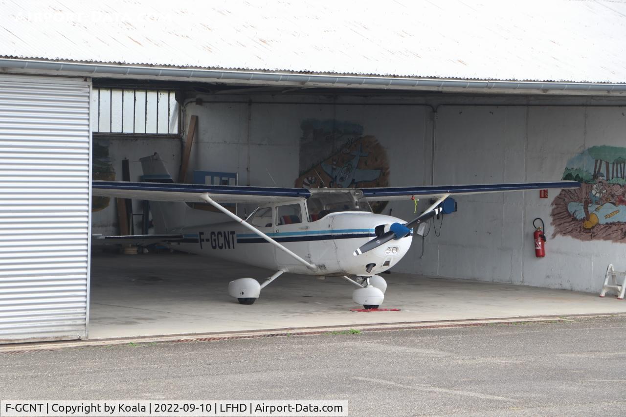 F-GCNT, Reims F172N Skyhawk C/N 2039, Resting in the hangar.