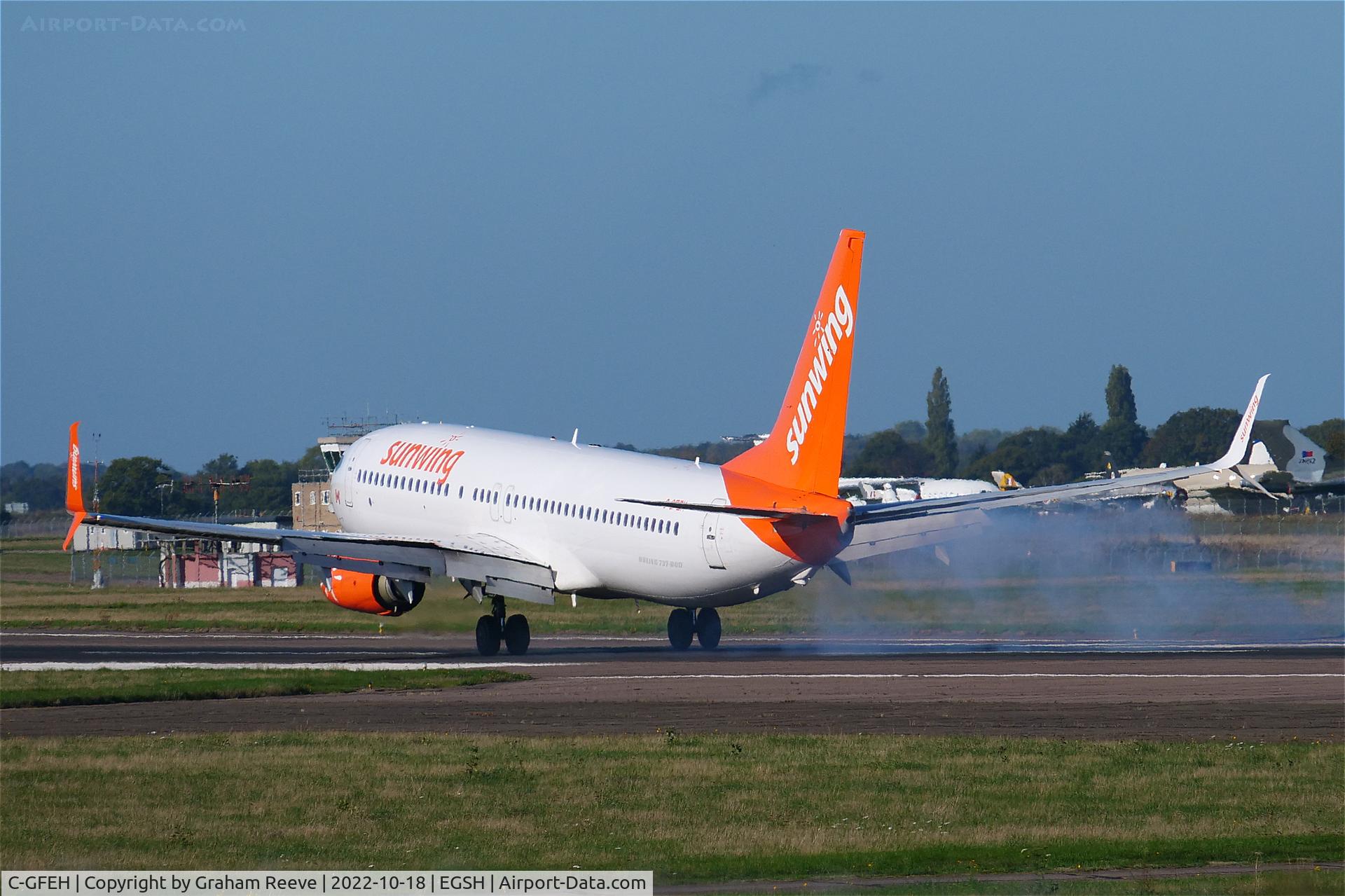 C-GFEH, 2015 Boeing 737-8GS C/N 41608, Landing at Norwich.