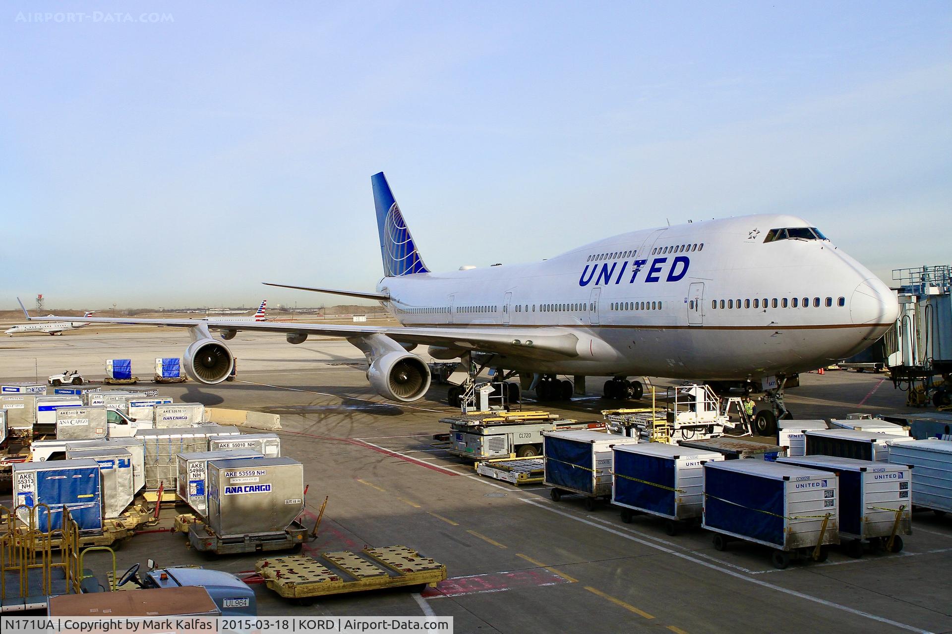 N171UA, 1989 Boeing 747-422 C/N 24322, N!71UA gate C18 at O'hare