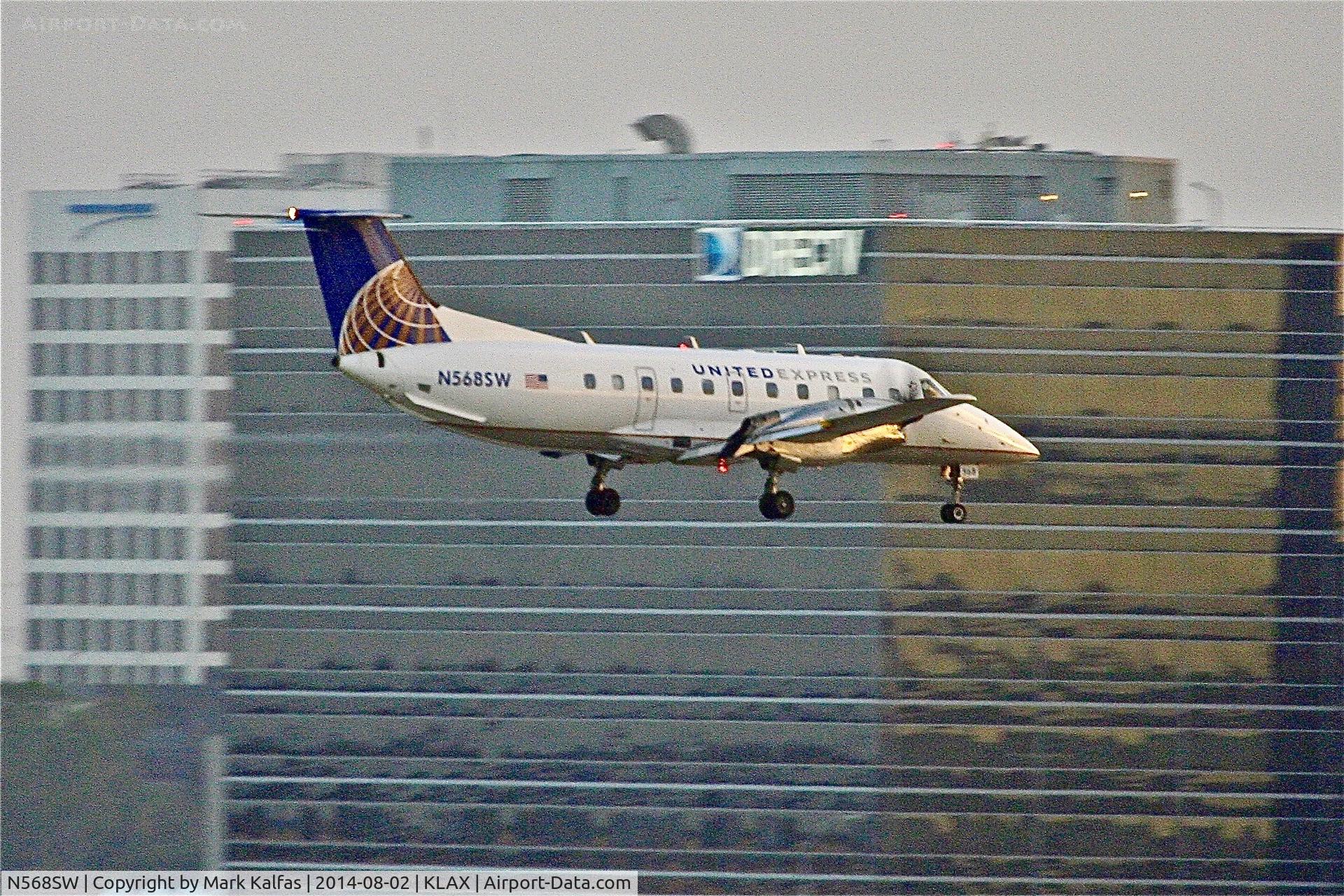 N568SW, 1998 Embraer EMB-120ER Brasilia C/N 120343, N568SW on final for 25R KLAX
