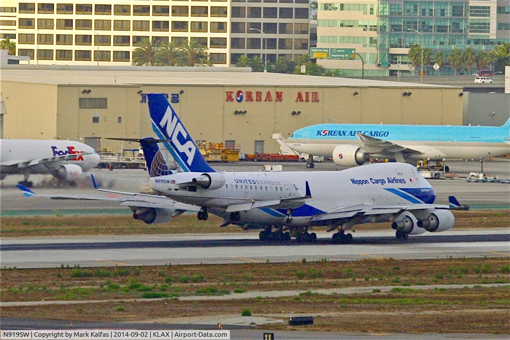N919SW, 2002 Bombardier CRJ-200LR (CL-600-2B19) C/N 7657, N919SW short final 25R LAX