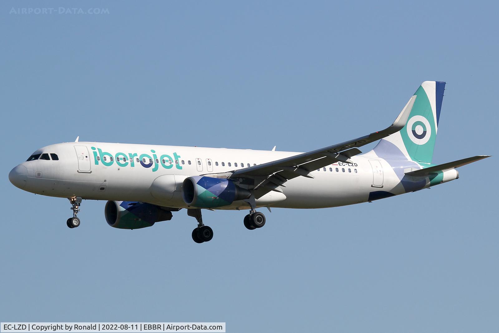 EC-LZD, 2013 Airbus A320-214 C/N 5642, at bru