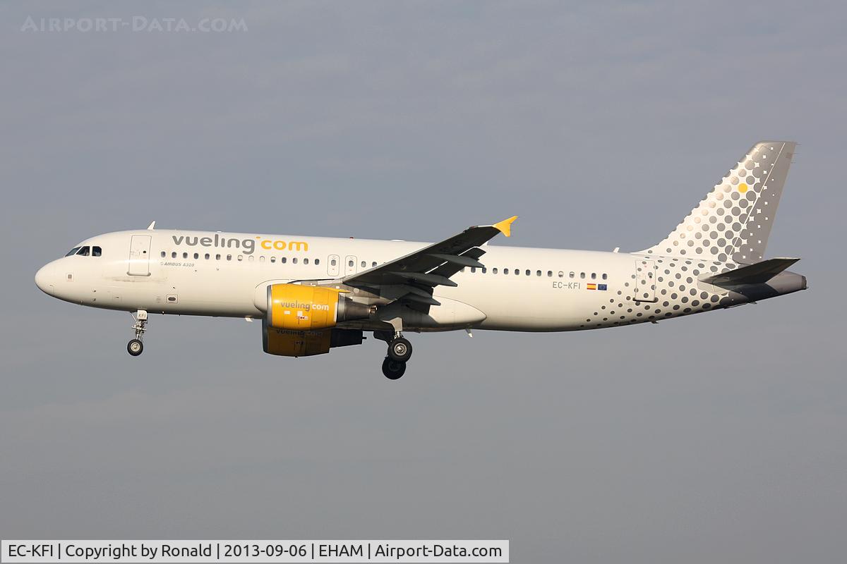 EC-KFI, 2007 Airbus A320-216 C/N 3174, at spl