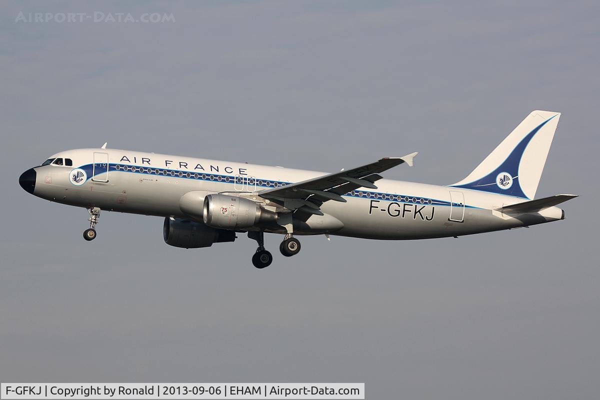 F-GFKJ, 1989 Airbus A320-211 C/N 0063, at spl