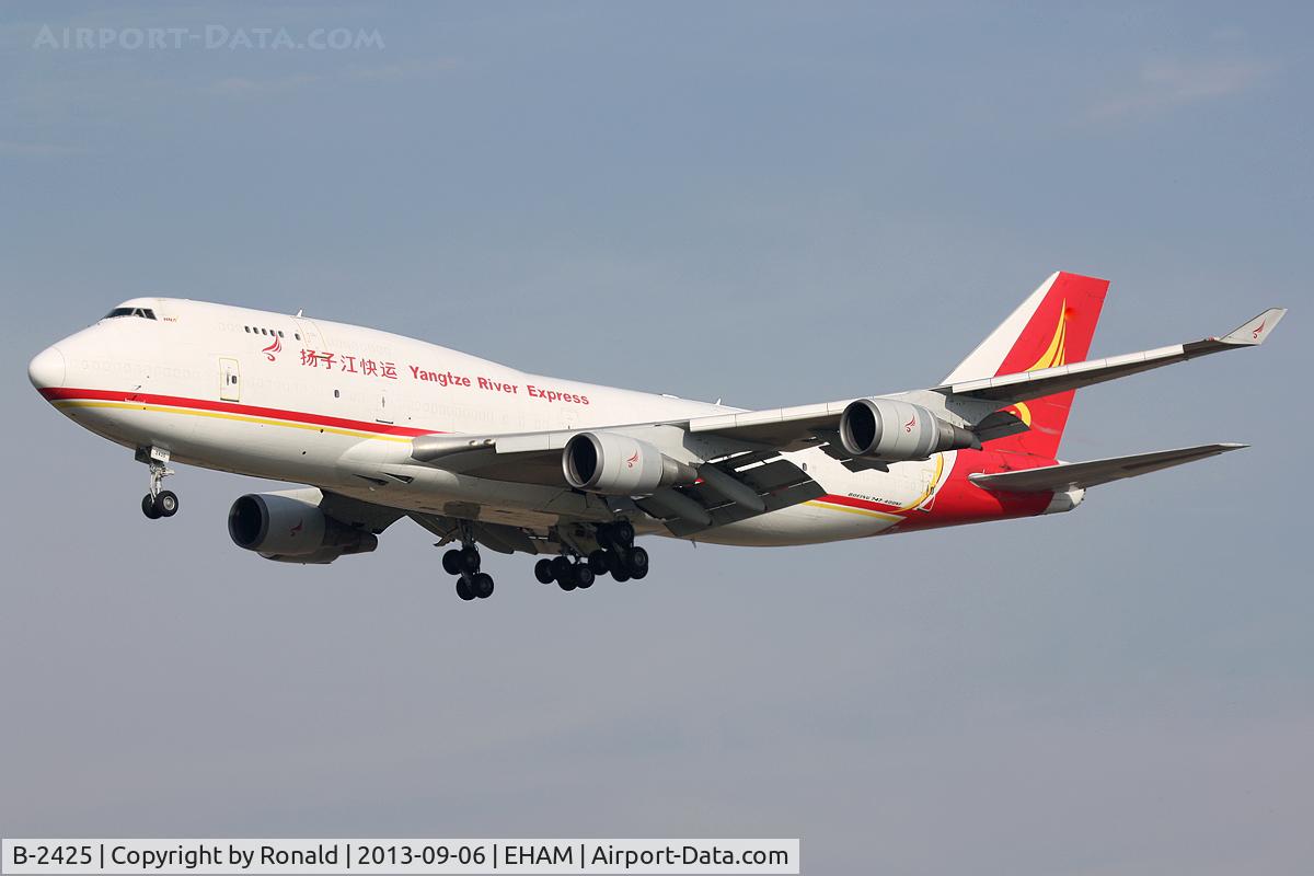 B-2425, 2006 Boeing 747-40BF/ER/SCD C/N 35207/1377, at spl
