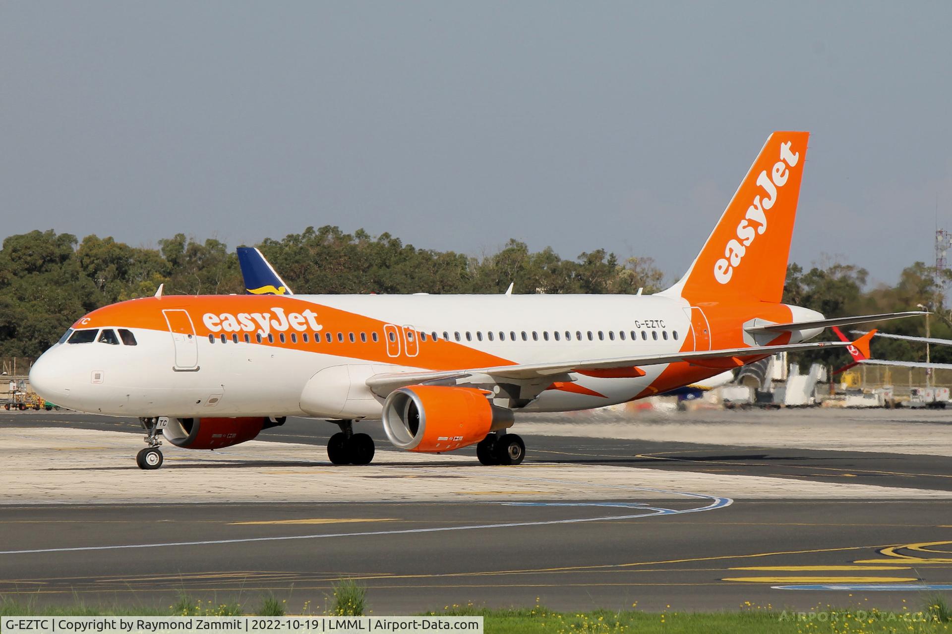 G-EZTC, 2009 Airbus A320-214 C/N 3871, A320 G-EZTC Easyjet