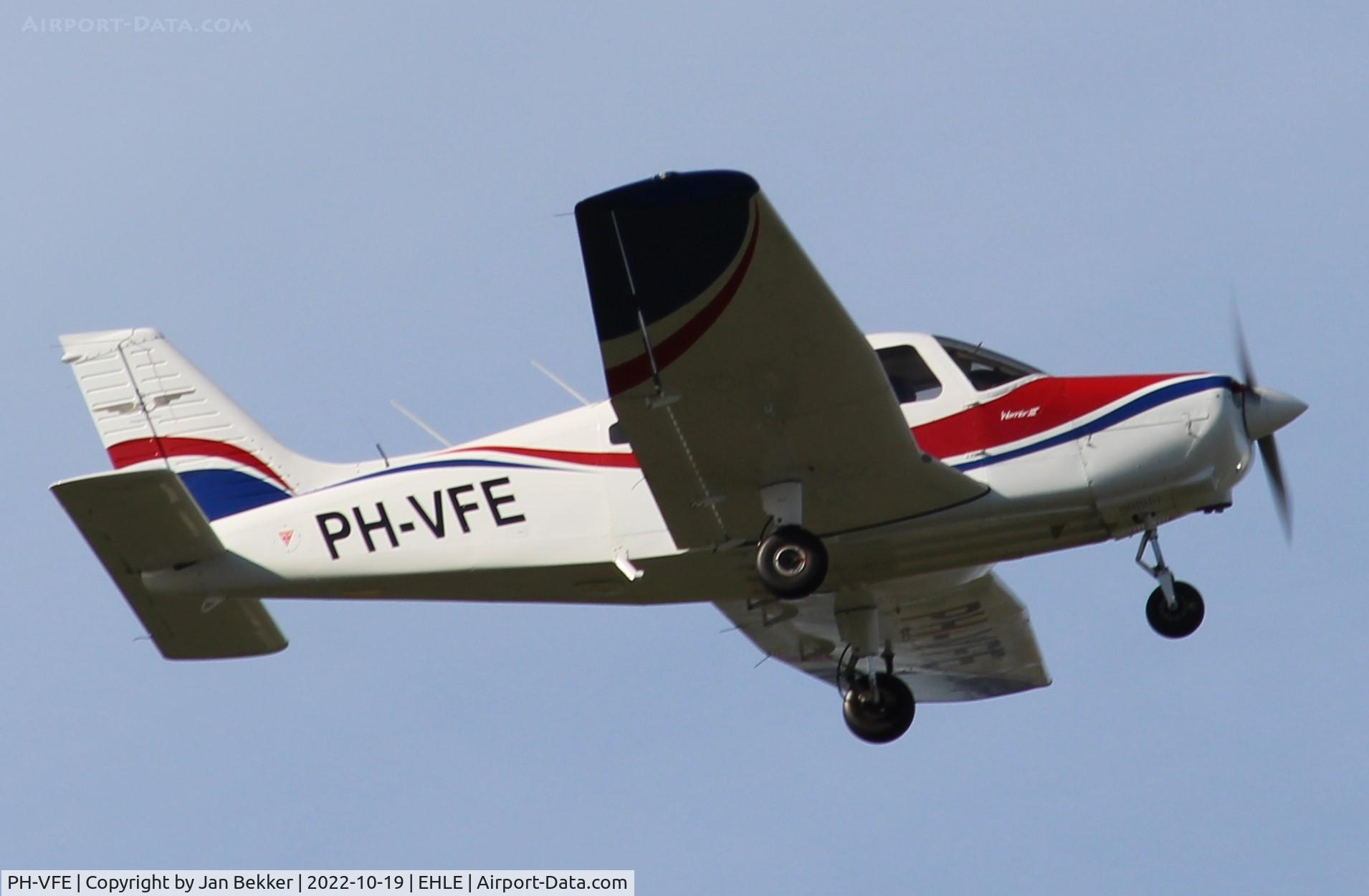 PH-VFE, 1998 Piper PA-28-161 Warrior III C/N 28-42039, Lelystad Airport