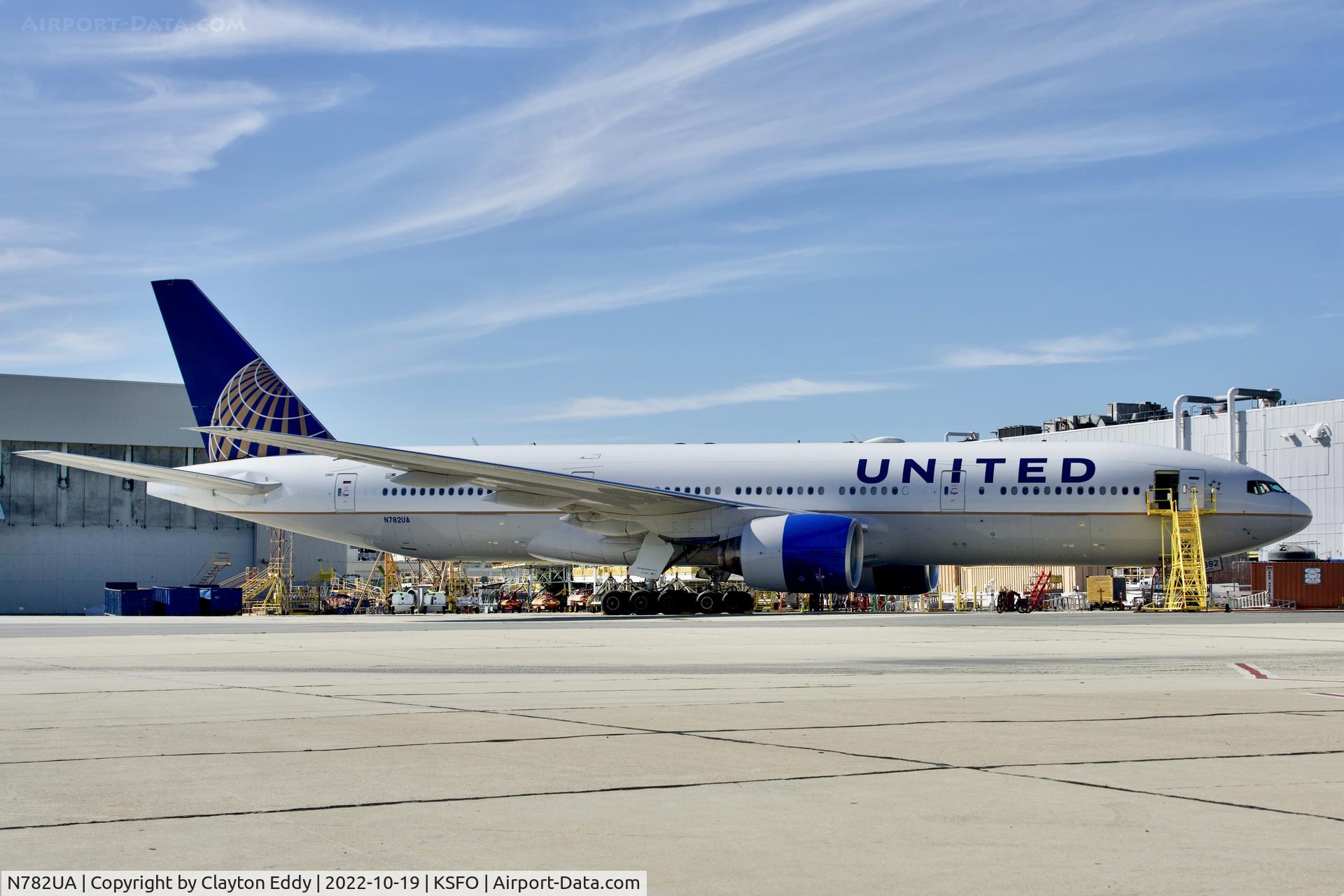 N782UA, 1997 Boeing 777-222/ER C/N 26948, SFO 2022.