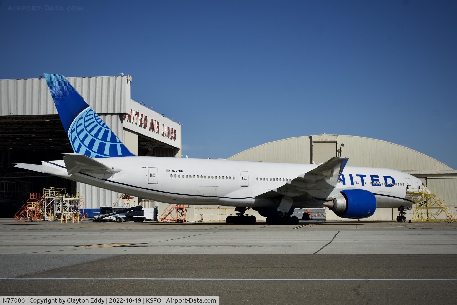 N77006, 1998 Boeing 777-224 C/N 29476, SFO 2022.