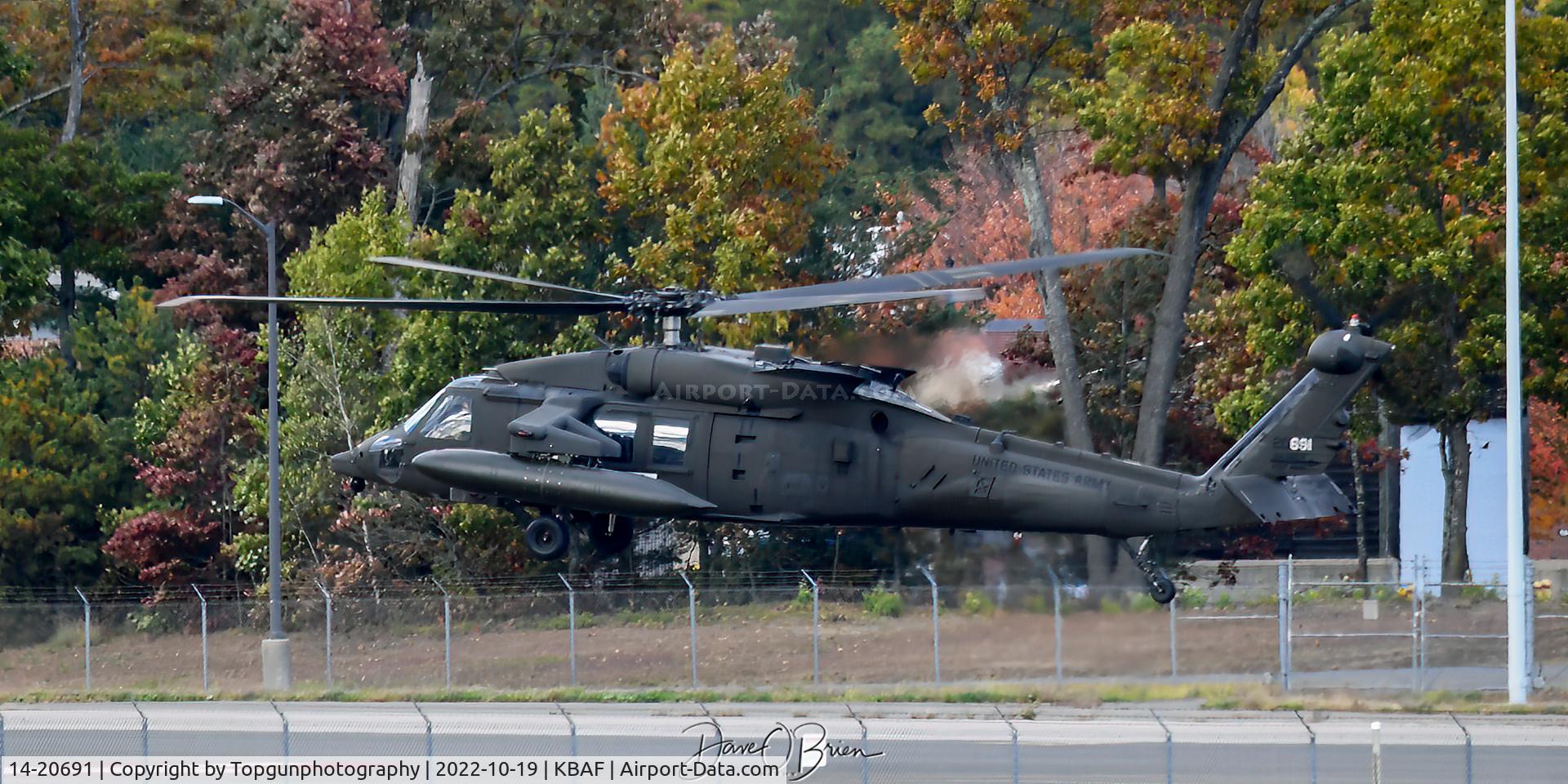 14-20691, 2015 Sikorsky HH-60M Black Hawk C/N 704346, PATRIOT3 lifting off from the Army National Guard ramp at Barnes