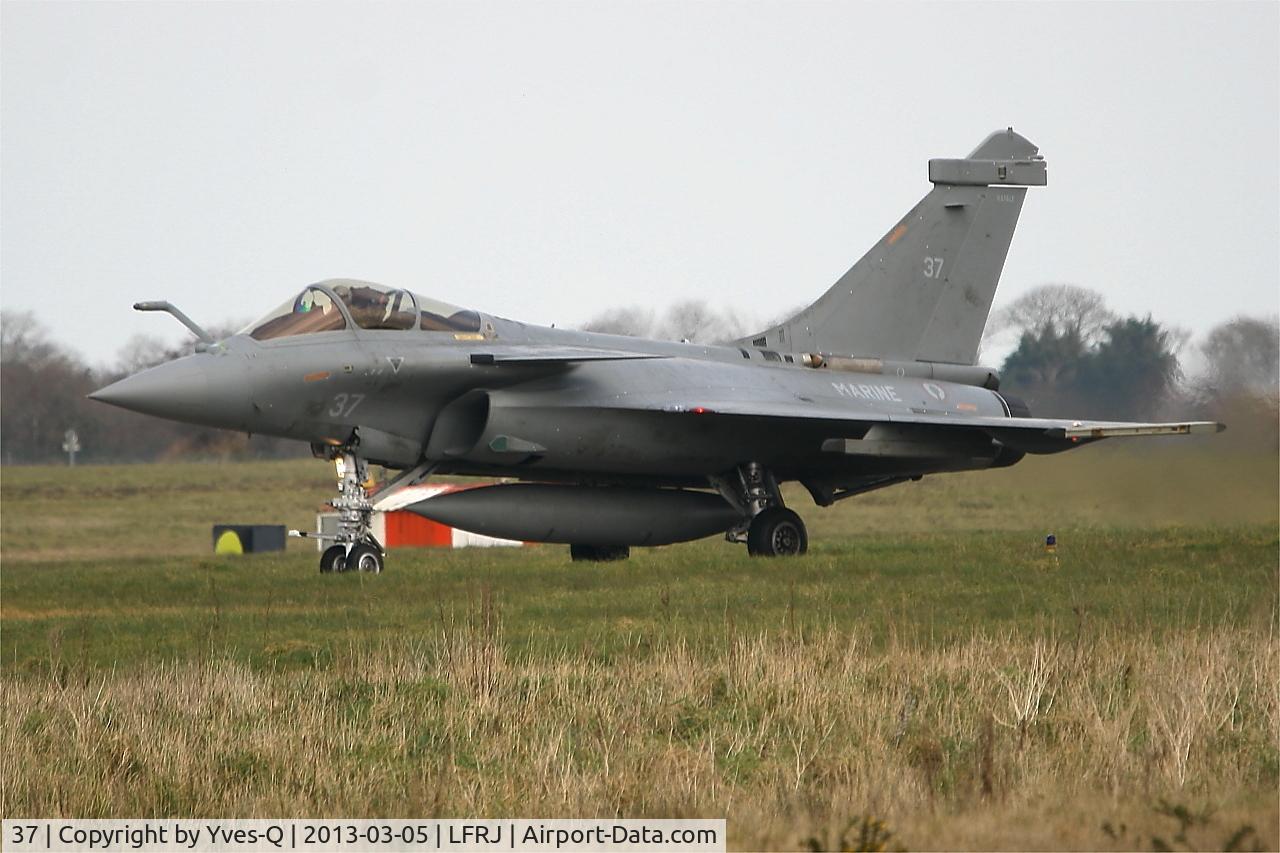 37, 2012 Dassault Rafale M C/N 37, Dassault Rafale M,  Taxiing to holding point rwy 08, Landivisiau naval air base (LFRJ)