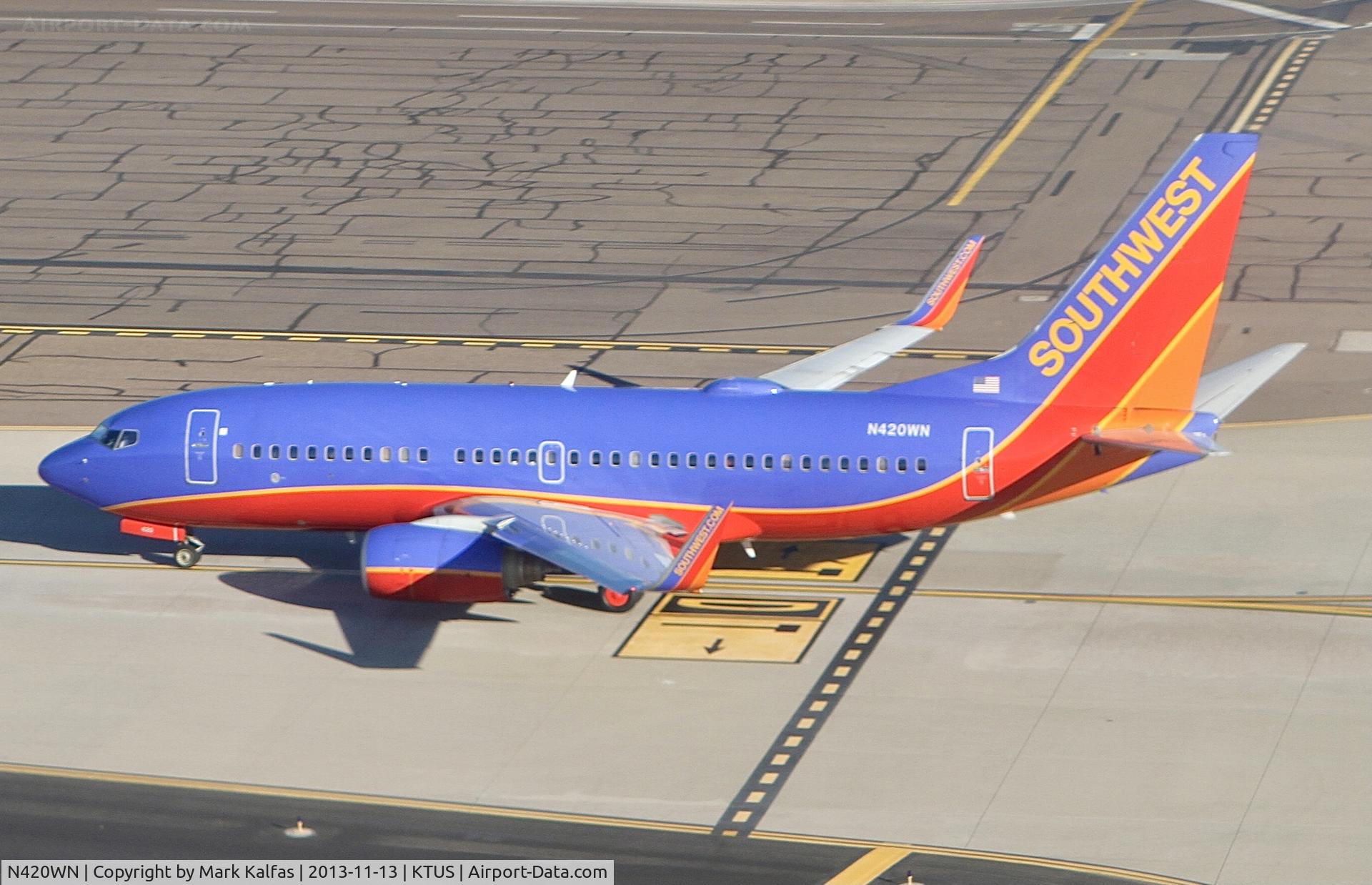 N420WN, 2001 Boeing 737-7H4 C/N 29825, N420WN at KTUS