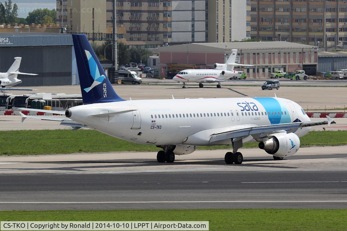 CS-TKO, 2009 Airbus A320-214 C/N 3891, at lis