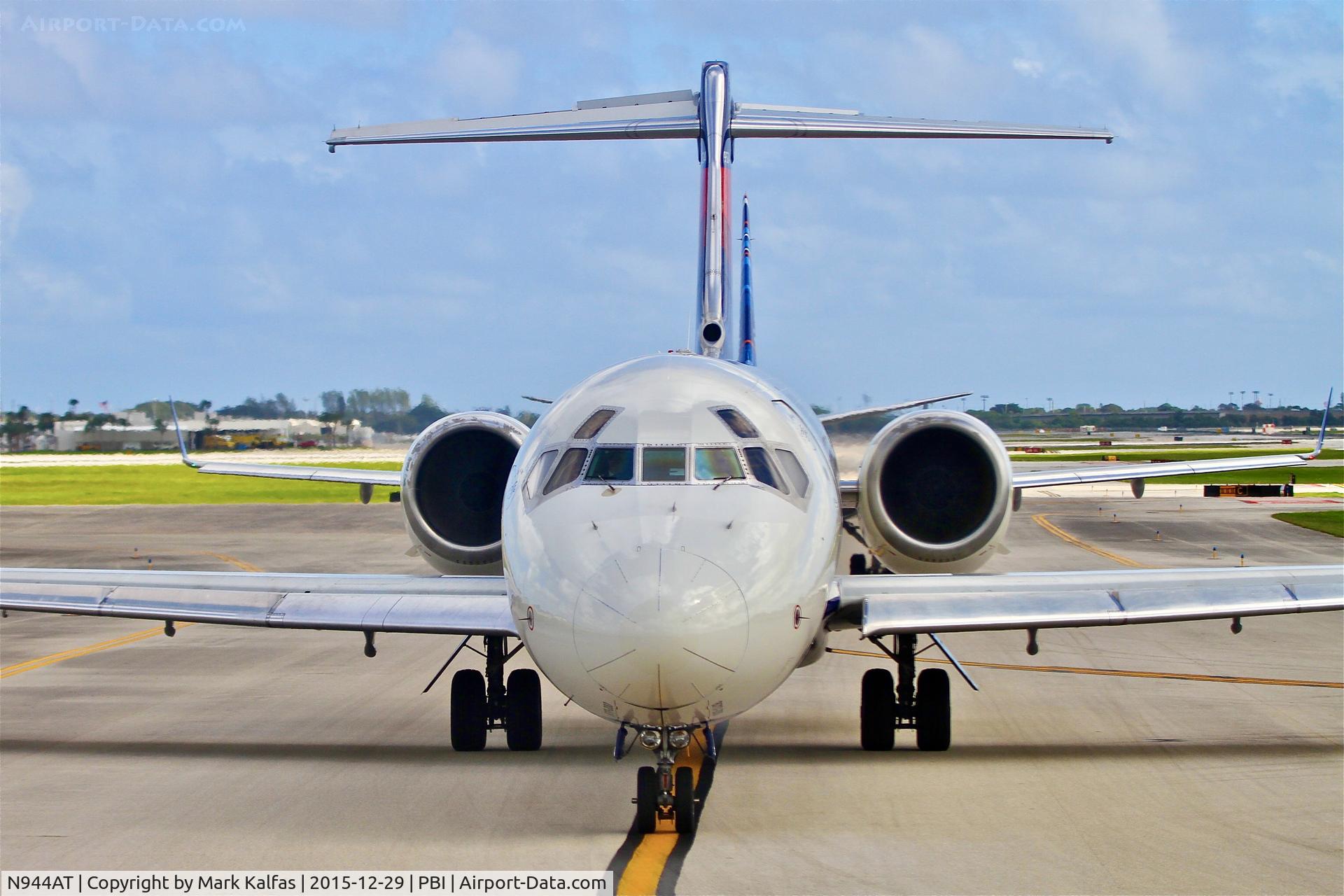 N944AT, 1999 Boeing 717-200 C/N 55007, Delta N944AT waiting for departure KPBI