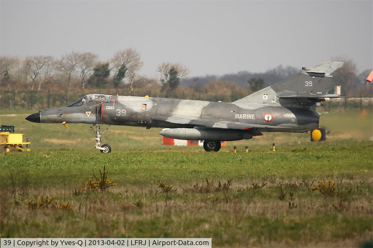 39, Dassault Super Etendard C/N 39, Dassault Super Etendard M (SEM), Taxiing to holding point Rwy 08, Landivisiau Naval Air Base (LFRJ)