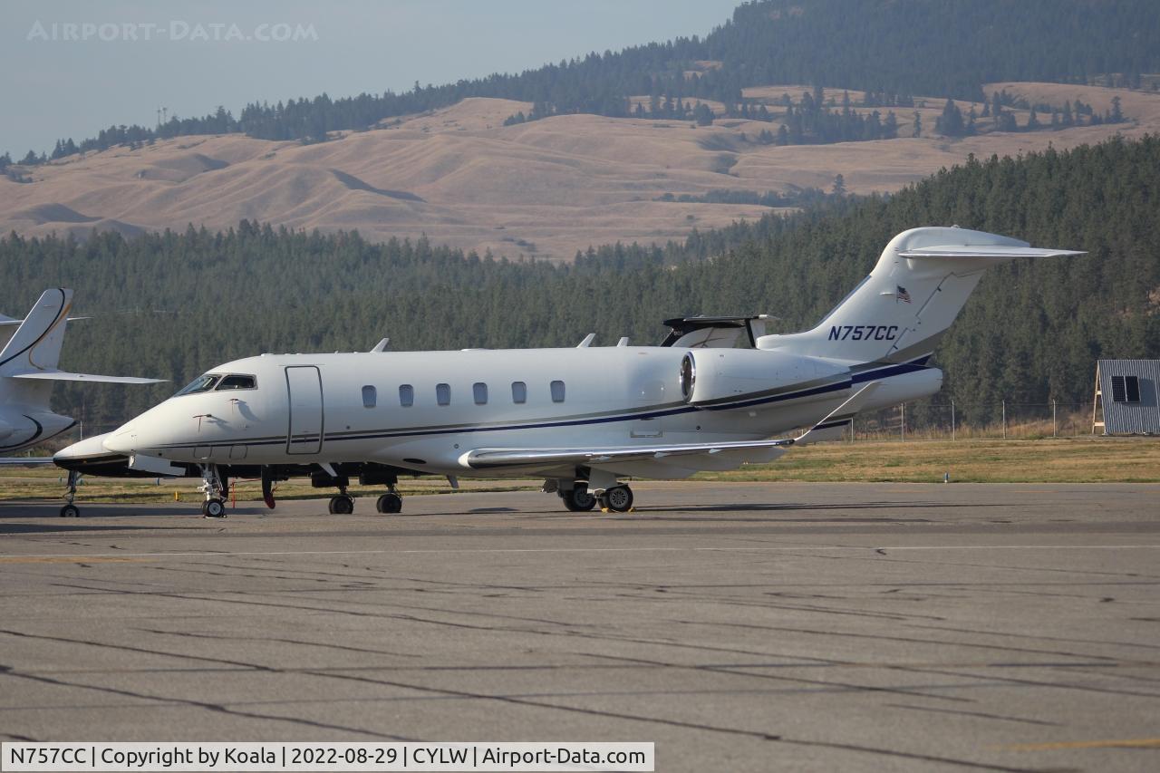N757CC, 2018 Bombardier Challenger 350 (BD-100-1A10) C/N 20762, First pic in the database. Arrival from Aspen.