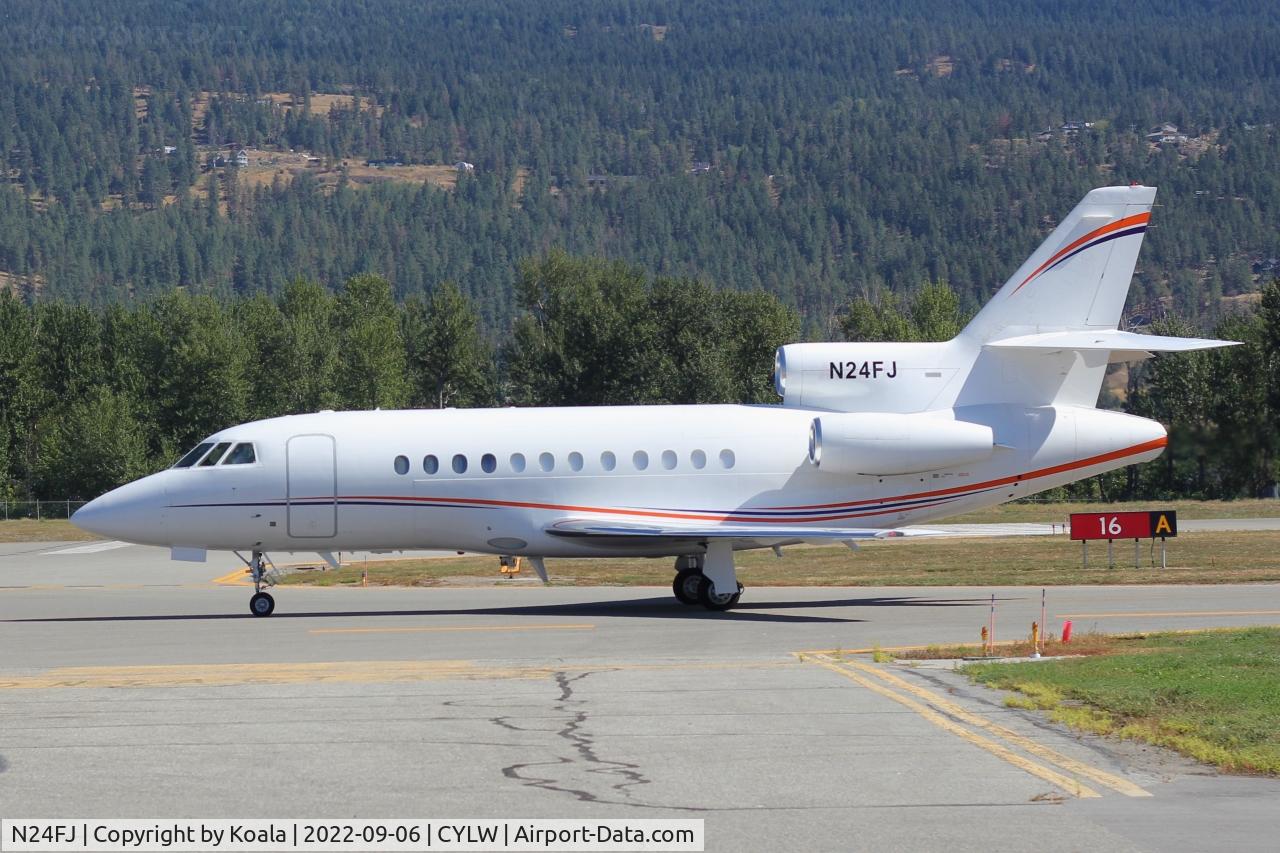 N24FJ, 1995 Dassault Mystere Falcon 900 C/N 143, First pic in the database. Arrival from La Verne (POC).