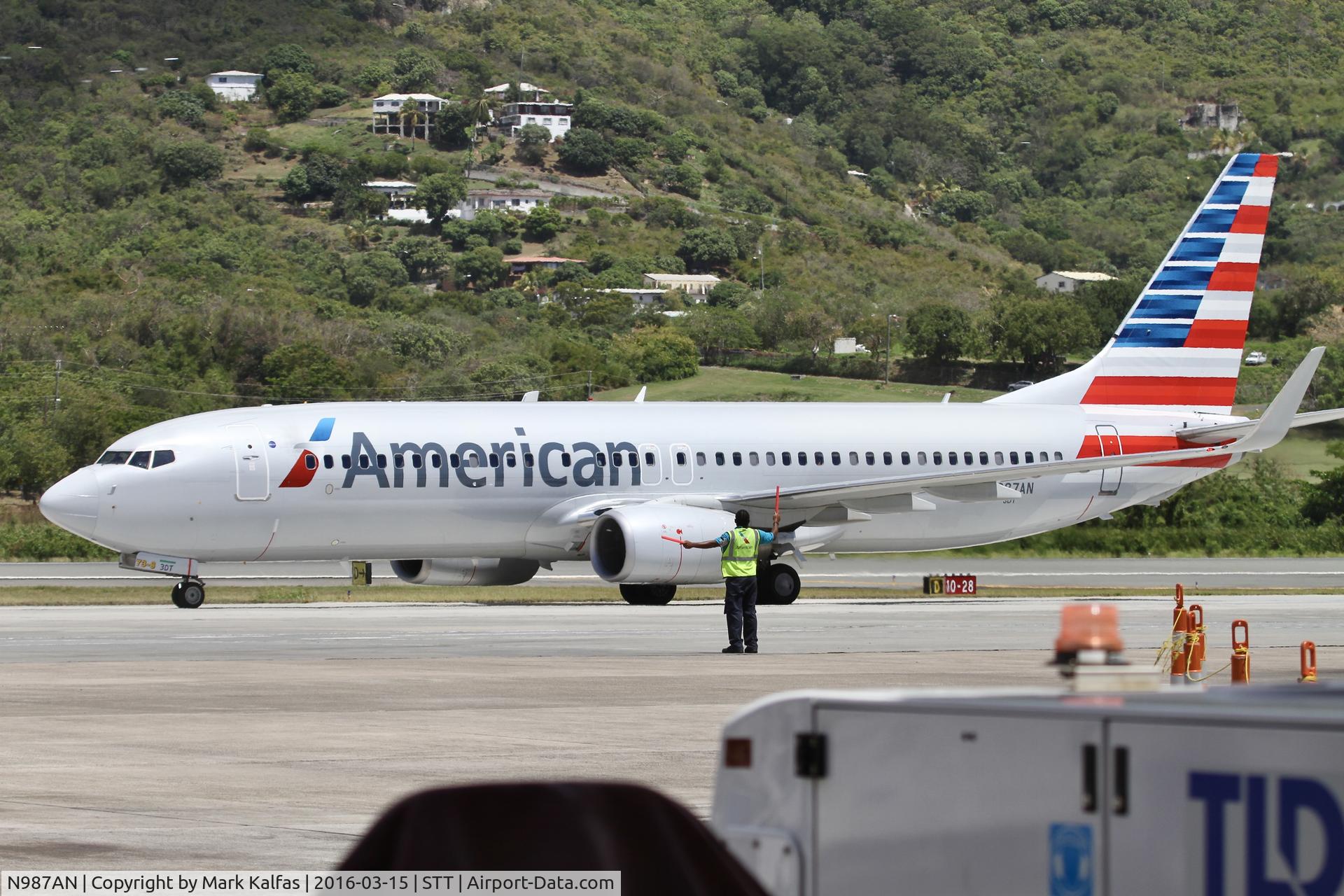N987AN, 2009 Boeing 737-823 C/N 31069, American B738 N987AN pulling up to the gate STT